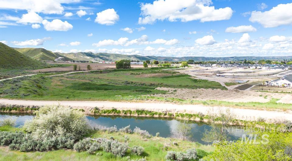 2736 Soulen Dr, Emmett, Idaho 83607, 3 Bedrooms, 2 Bathrooms, Residential For Sale, Price $589,000, 98989626