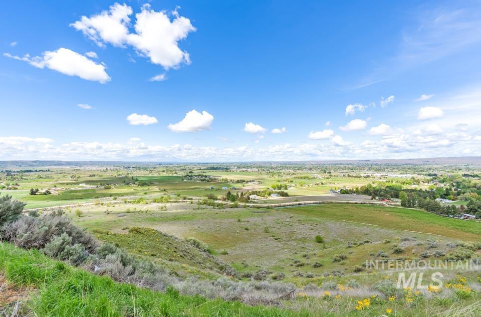 2736 Soulen Dr, Emmett, Idaho 83607, 3 Bedrooms, 2 Bathrooms, Residential For Sale, Price $589,000, 98989626