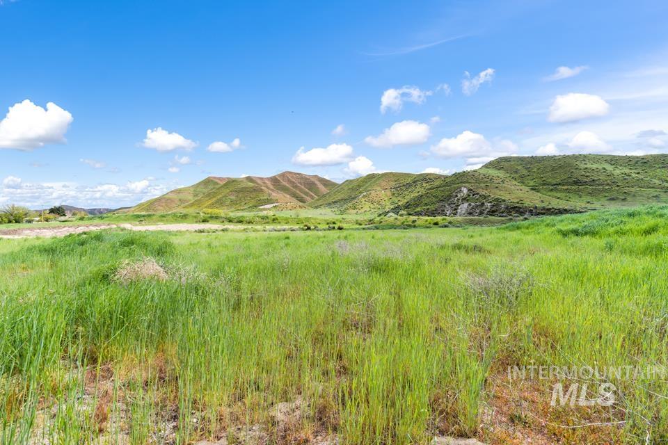 2736 Soulen Dr, Emmett, Idaho 83607, 3 Bedrooms, 2 Bathrooms, Residential For Sale, Price $589,000, 98989626