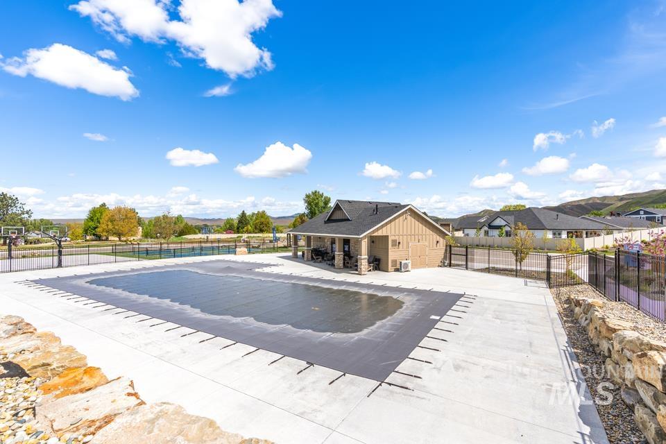 2736 Soulen Dr, Emmett, Idaho 83607, 3 Bedrooms, 2 Bathrooms, Residential For Sale, Price $589,000, 98989626