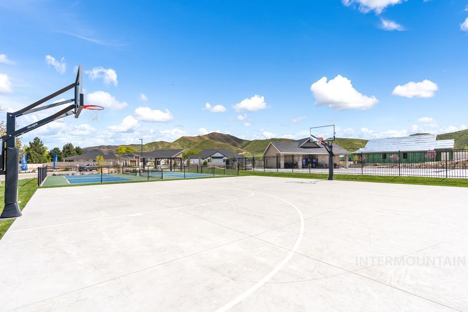 2736 Soulen Dr, Emmett, Idaho 83607, 3 Bedrooms, 2 Bathrooms, Residential For Sale, Price $589,000, 98989626