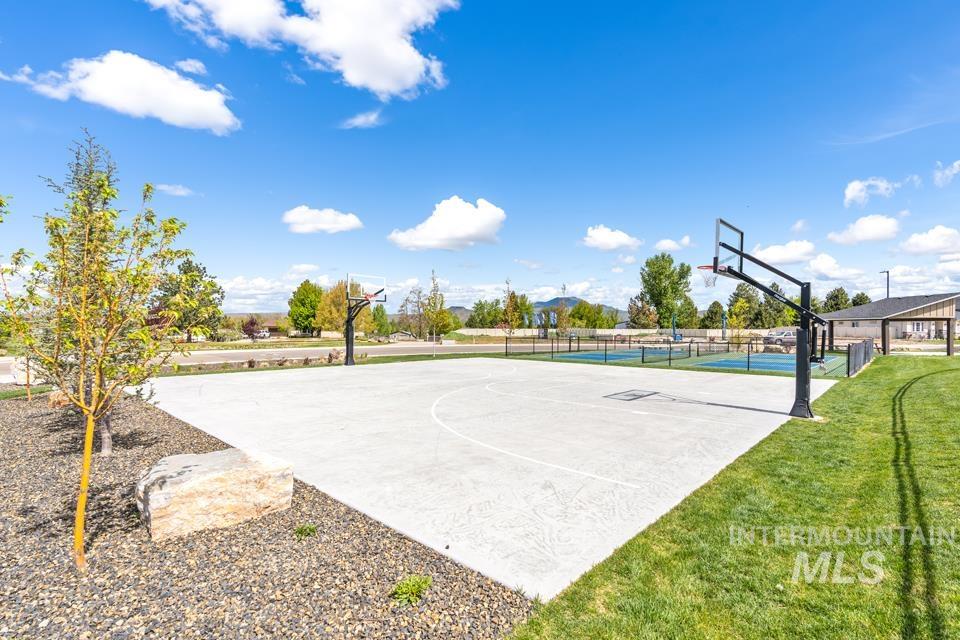 2736 Soulen Dr, Emmett, Idaho 83607, 3 Bedrooms, 2 Bathrooms, Residential For Sale, Price $589,000,MLS 98989626