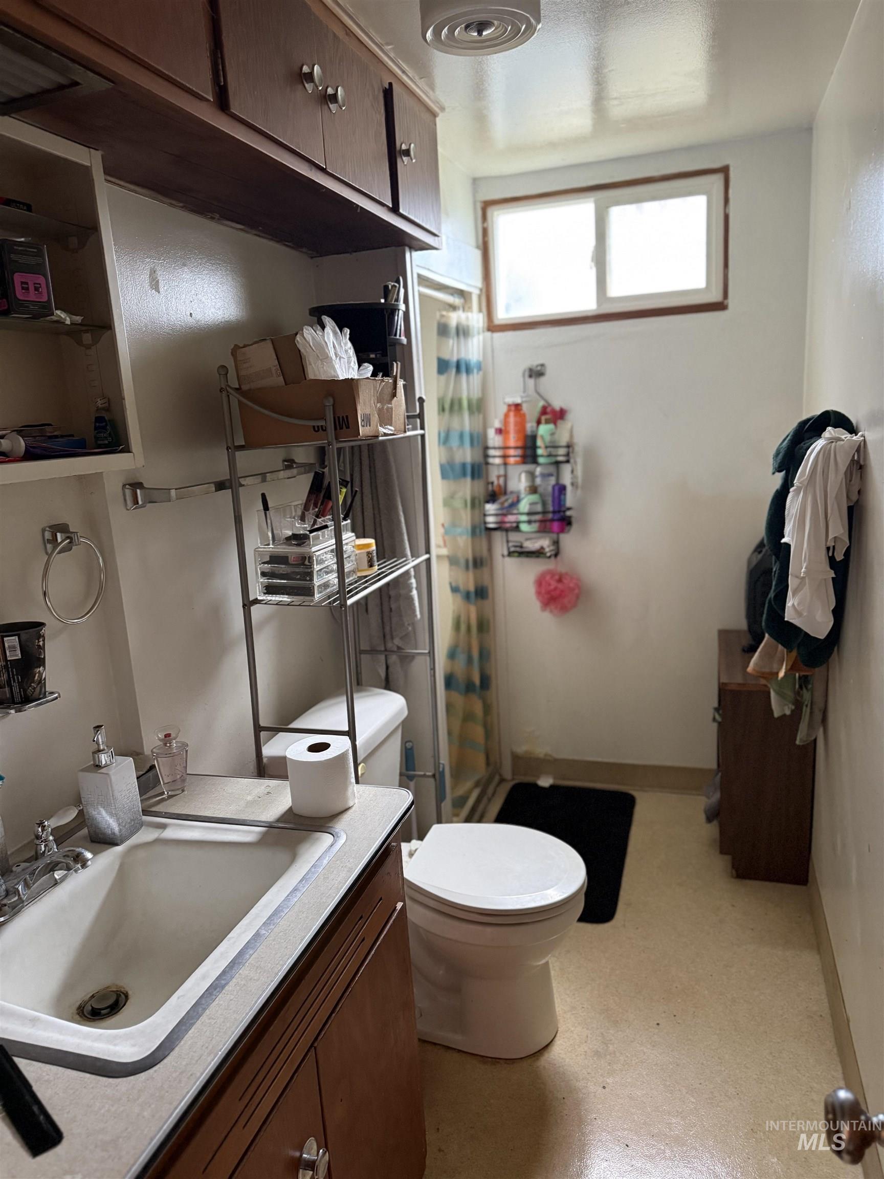729 Brent Dr., Moscow, Idaho 83843, 2 Bedrooms, 1 Bathroom, Residential Income For Sale, Price $440,000,MLS 98989627