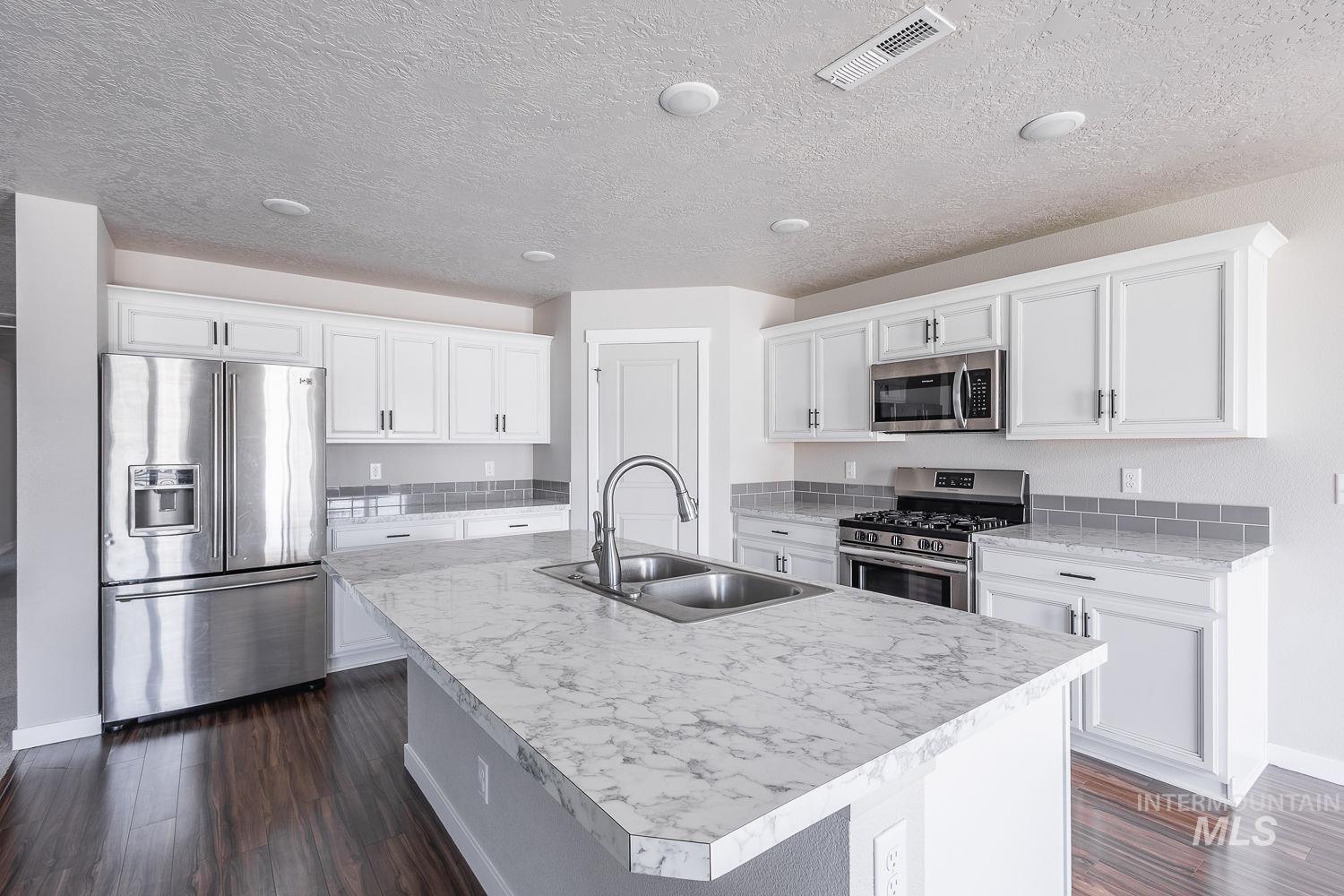 16899 N Cornwallis Way, Nampa, Idaho 83687, 3 Bedrooms, 2 Bathrooms, Residential For Sale, Price $415,000,MLS 98989630