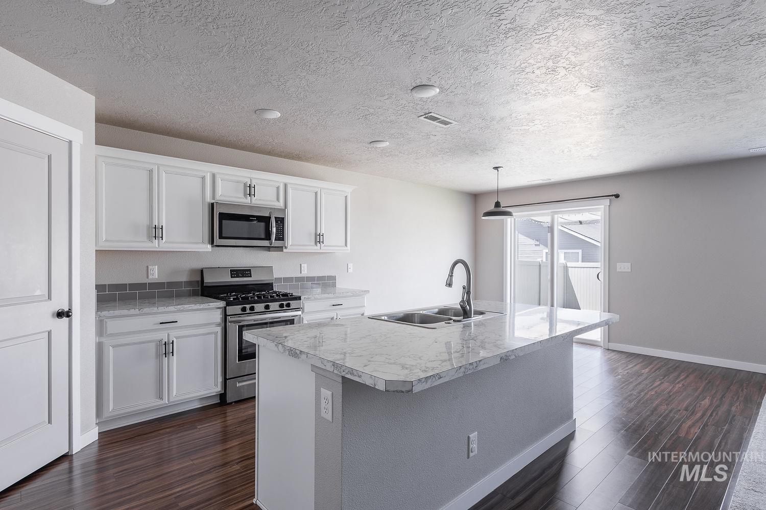 16899 N Cornwallis Way, Nampa, Idaho 83687, 3 Bedrooms, 2 Bathrooms, Residential For Sale, Price $415,000,MLS 98989630