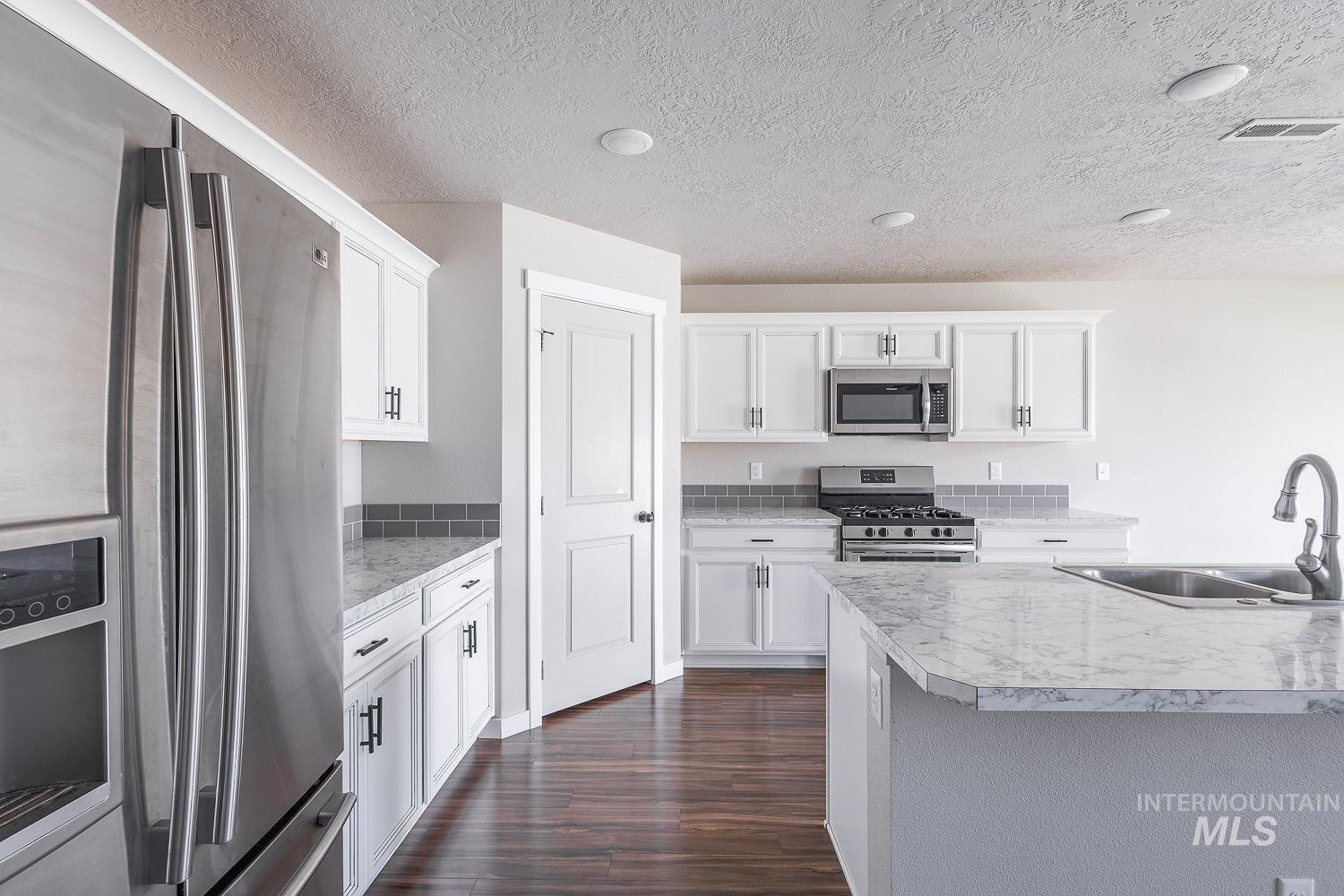 16899 N Cornwallis Way, Nampa, Idaho 83687, 3 Bedrooms, 2 Bathrooms, Residential For Sale, Price $415,000,MLS 98989630