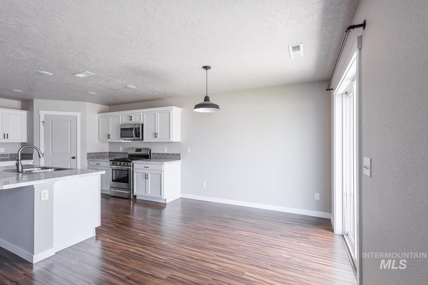 16899 N Cornwallis Way, Nampa, Idaho 83687, 3 Bedrooms, 2 Bathrooms, Residential For Sale, Price $415,000,MLS 98989630