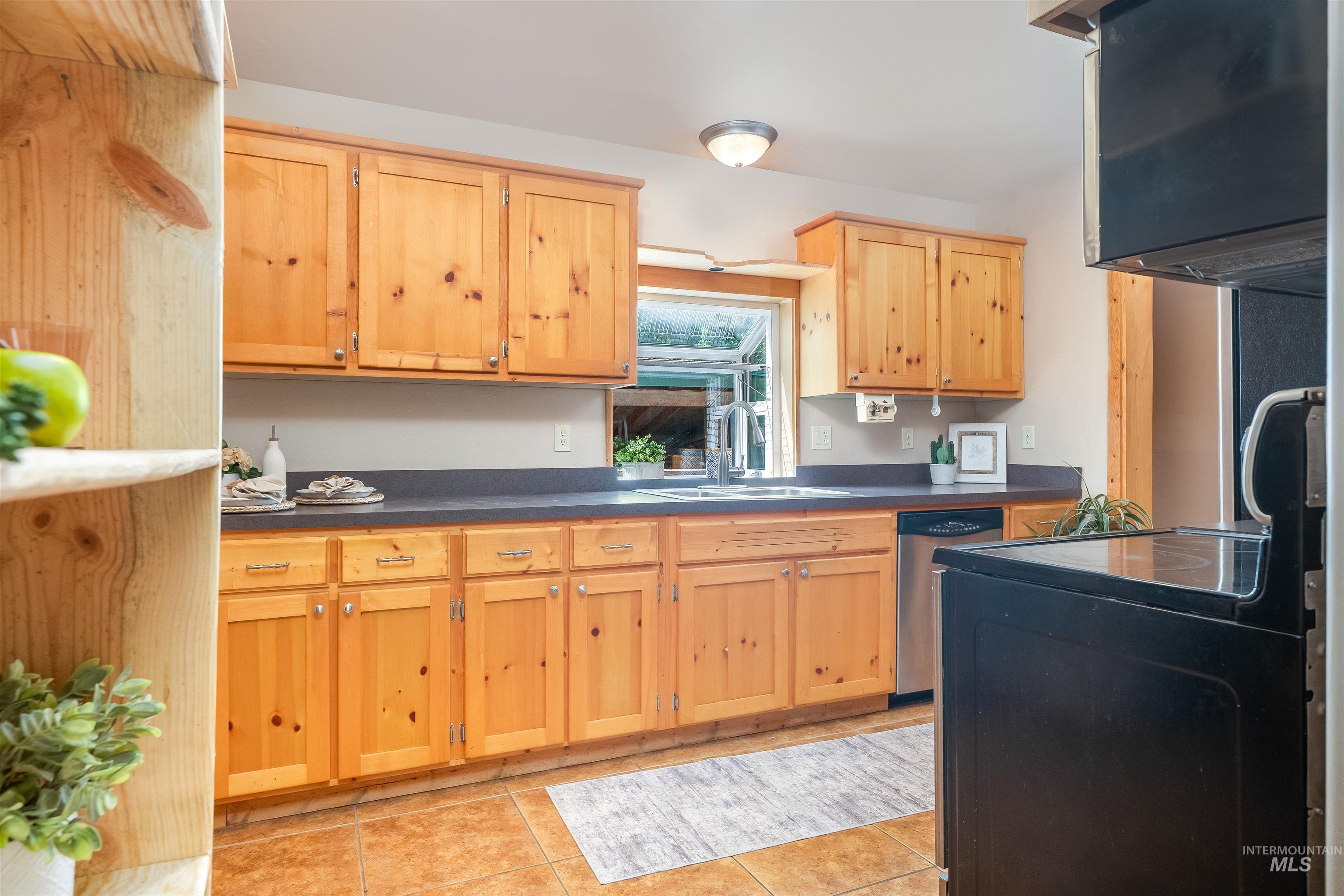 123 Alder Dr, Lowman, Idaho 83637, 3 Bedrooms, 2 Bathrooms, Residential For Sale, Price $425,000,MLS 98989636