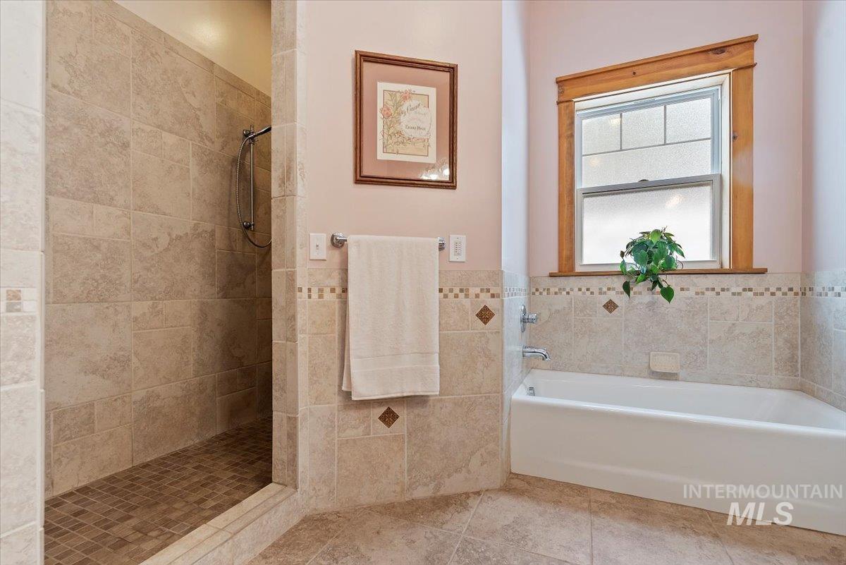 675 W Russell Dr, Prairie, Idaho 83647, 3 Bedrooms, 2 Bathrooms, Residential For Sale, Price $2,500,000,MLS 98989637