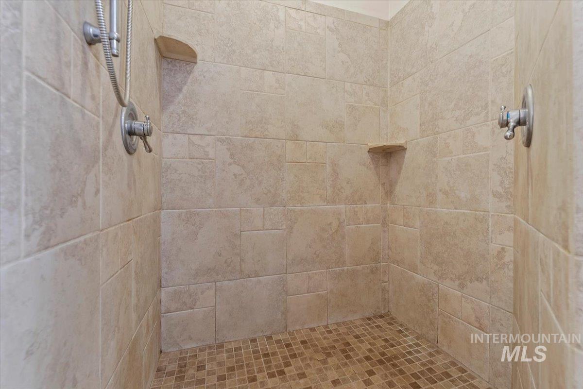 675 W Russell Dr, Prairie, Idaho 83647, 3 Bedrooms, 2 Bathrooms, Residential For Sale, Price $2,500,000,MLS 98989637