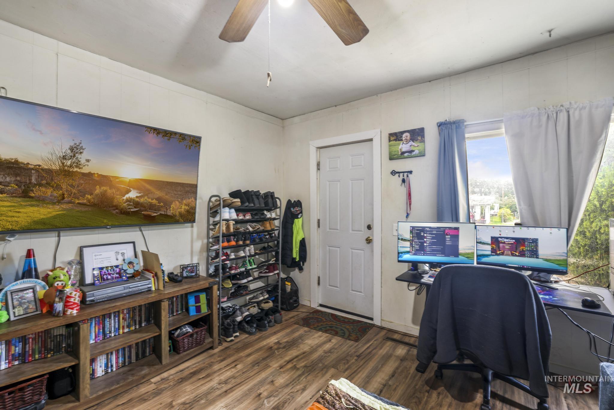 827 Aiken Ave, Buhl, Idaho 83316, 2 Bedrooms, 1 Bathroom, Residential For Sale, Price $250,000,MLS 98989638