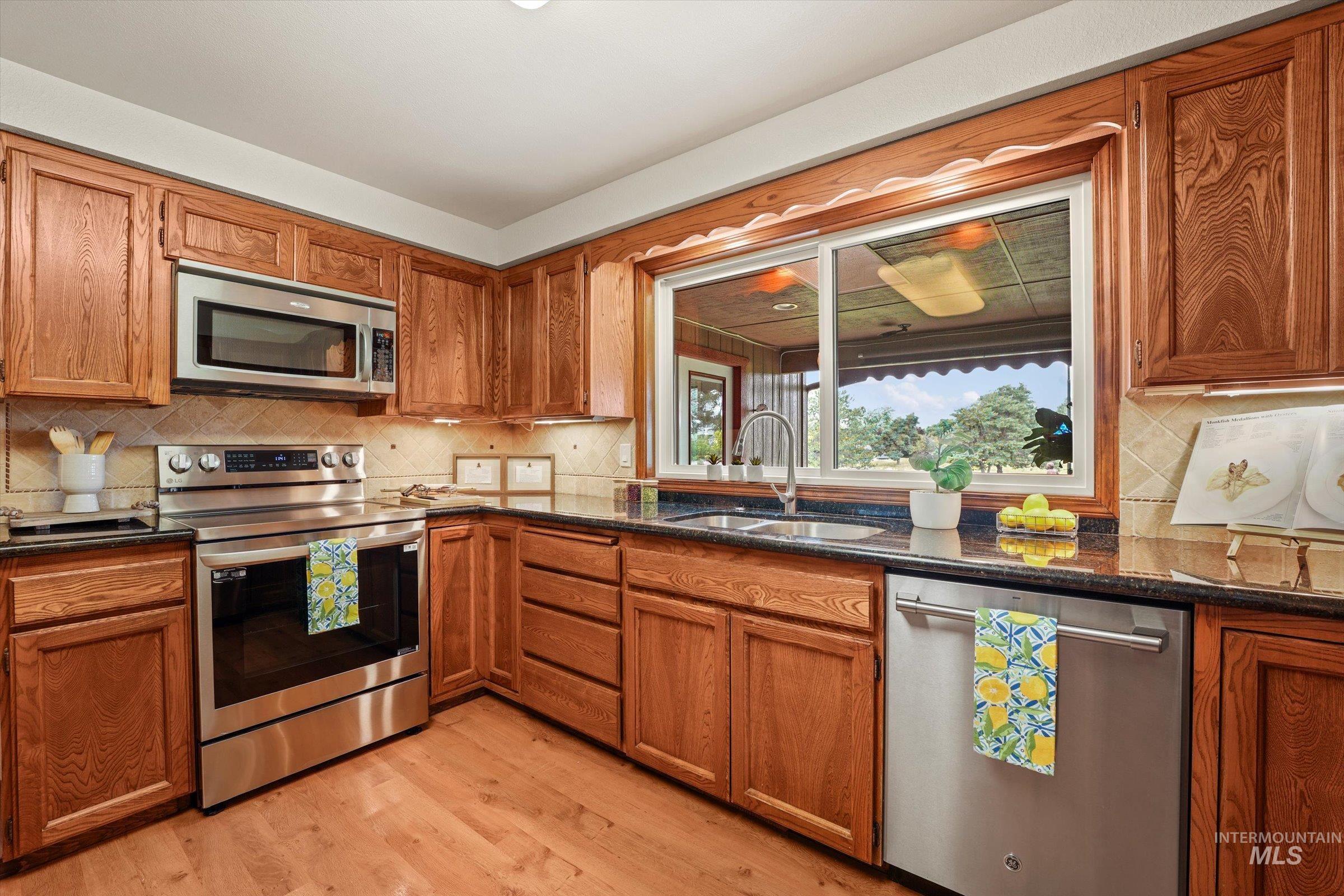 575 N Pebble Beach Way, Eagle, Idaho 83616, 5 Bedrooms, 3.5 Bathrooms, Residential For Sale, Price $814,000, 98989643