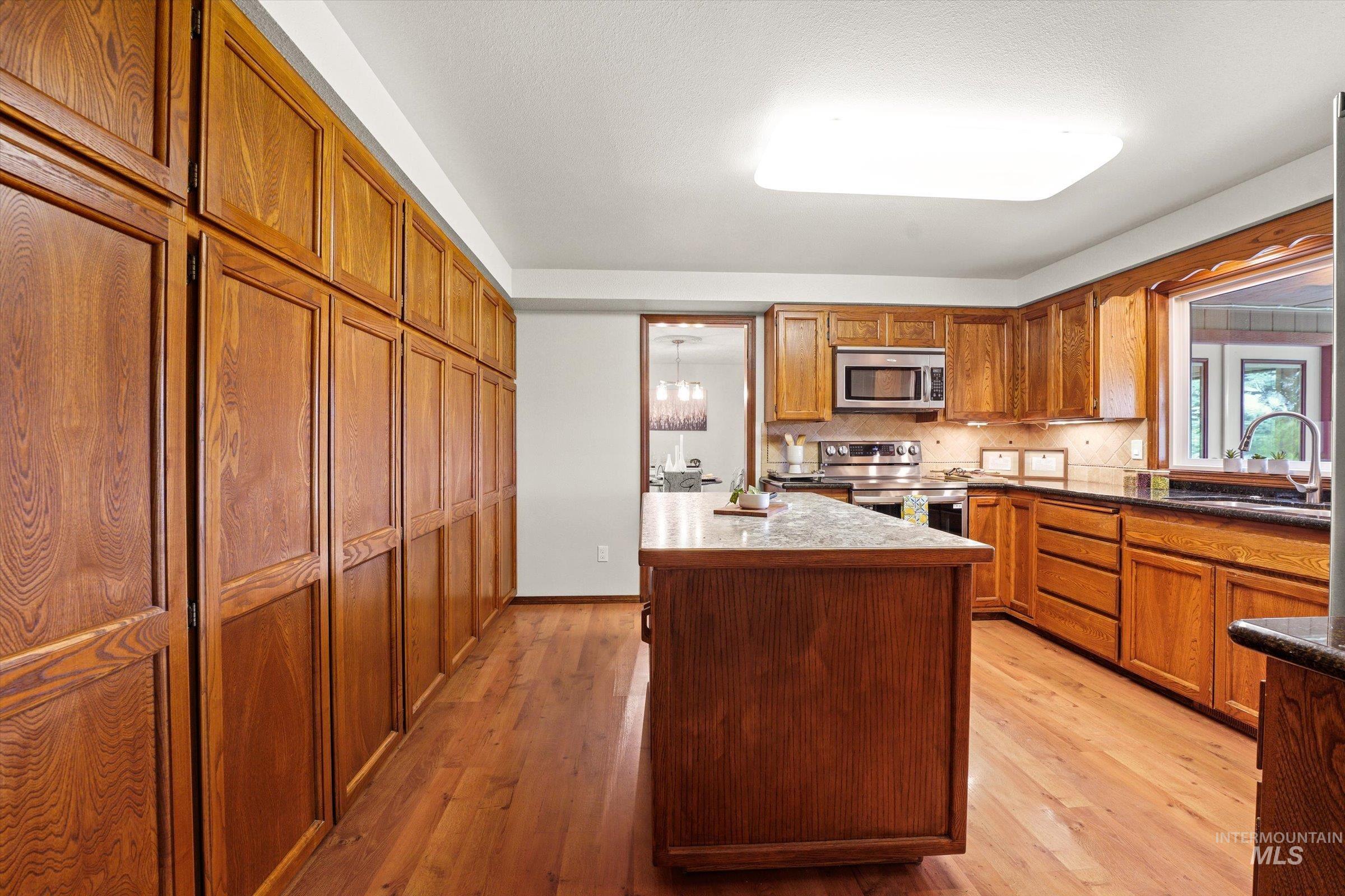 575 N Pebble Beach Way, Eagle, Idaho 83616, 5 Bedrooms, 3.5 Bathrooms, Residential For Sale, Price $762,000,MLS 98989643