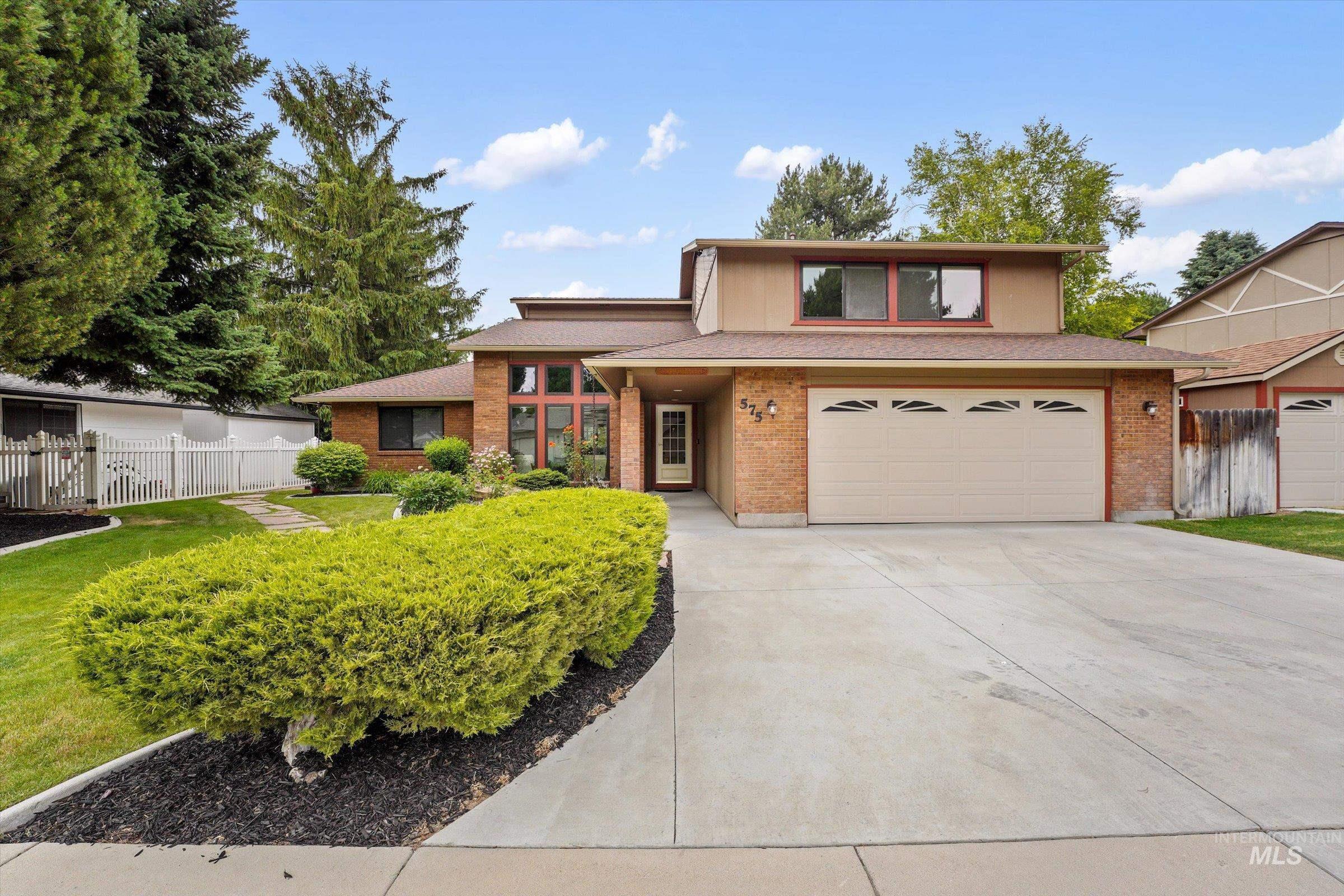 575 N Pebble Beach Way, Eagle, Idaho 83616, 5 Bedrooms, 3.5 Bathrooms, Residential For Sale, Price $814,000, 98989643