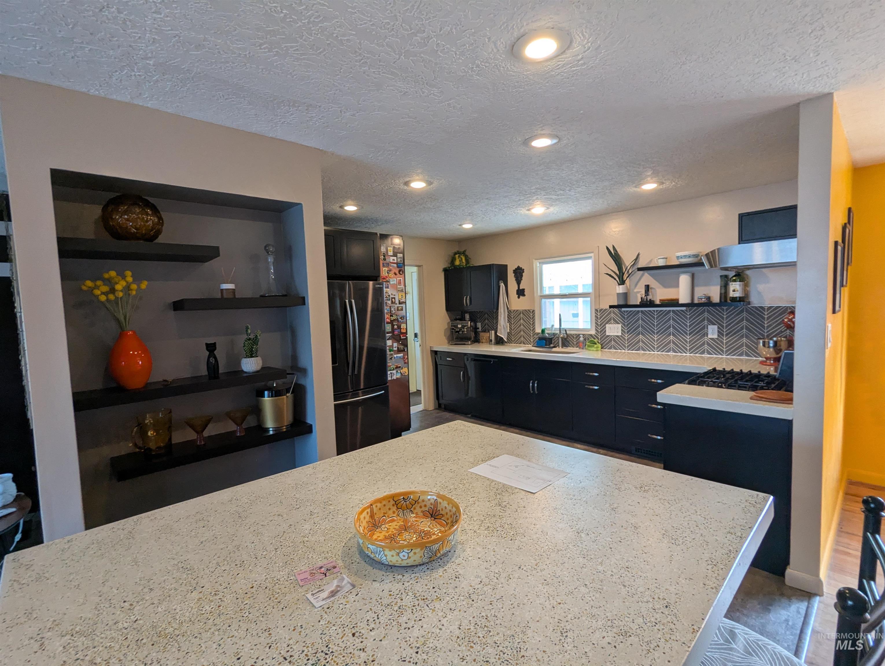 762 Filer Ave, Twin Falls, Idaho 83301, 2 Bedrooms, 2 Bathrooms, Residential For Sale, Price $371,849, 98989644
