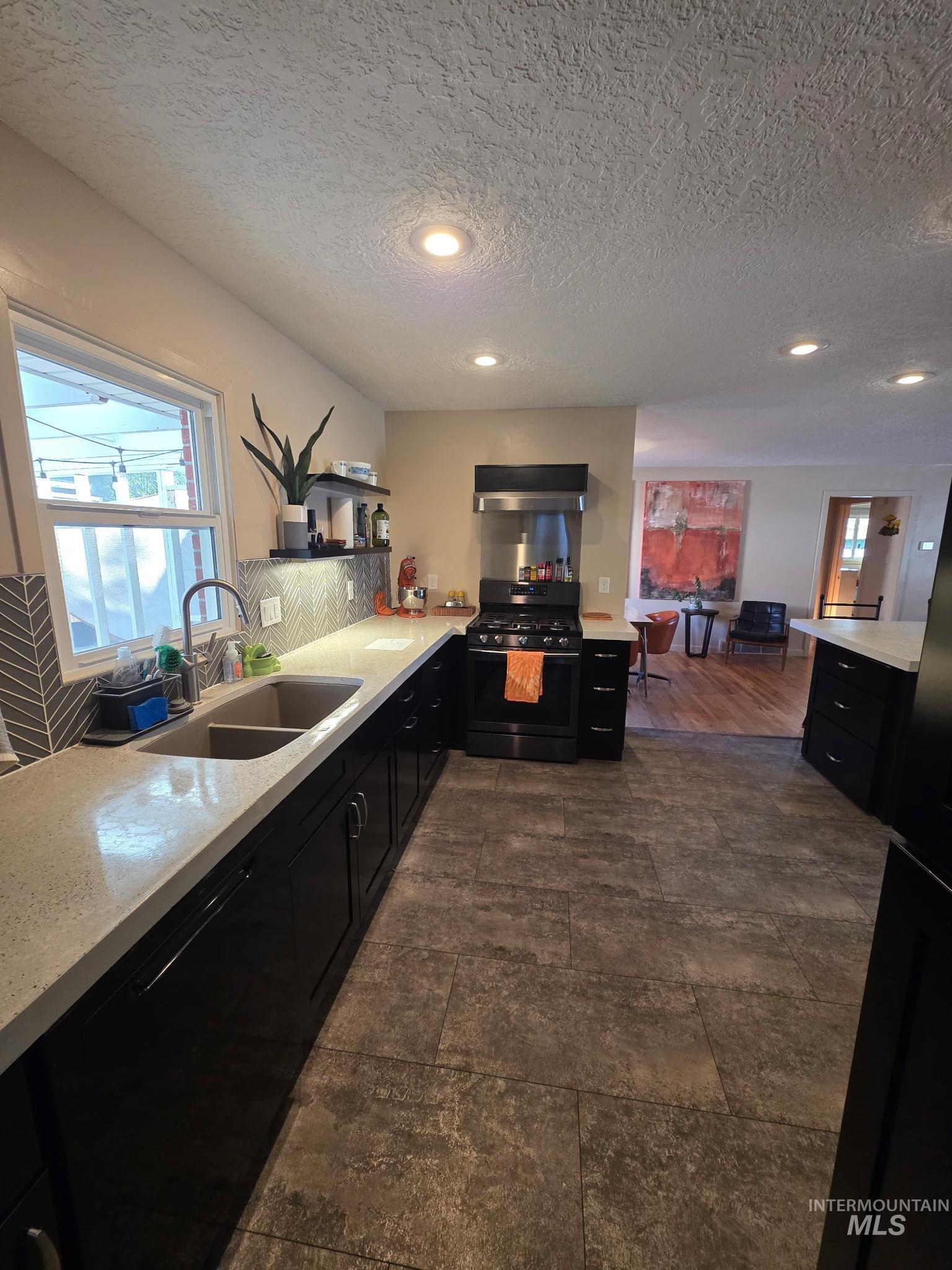762 Filer Ave, Twin Falls, Idaho 83301, 2 Bedrooms, 2 Bathrooms, Residential For Sale, Price $371,849, 98989644