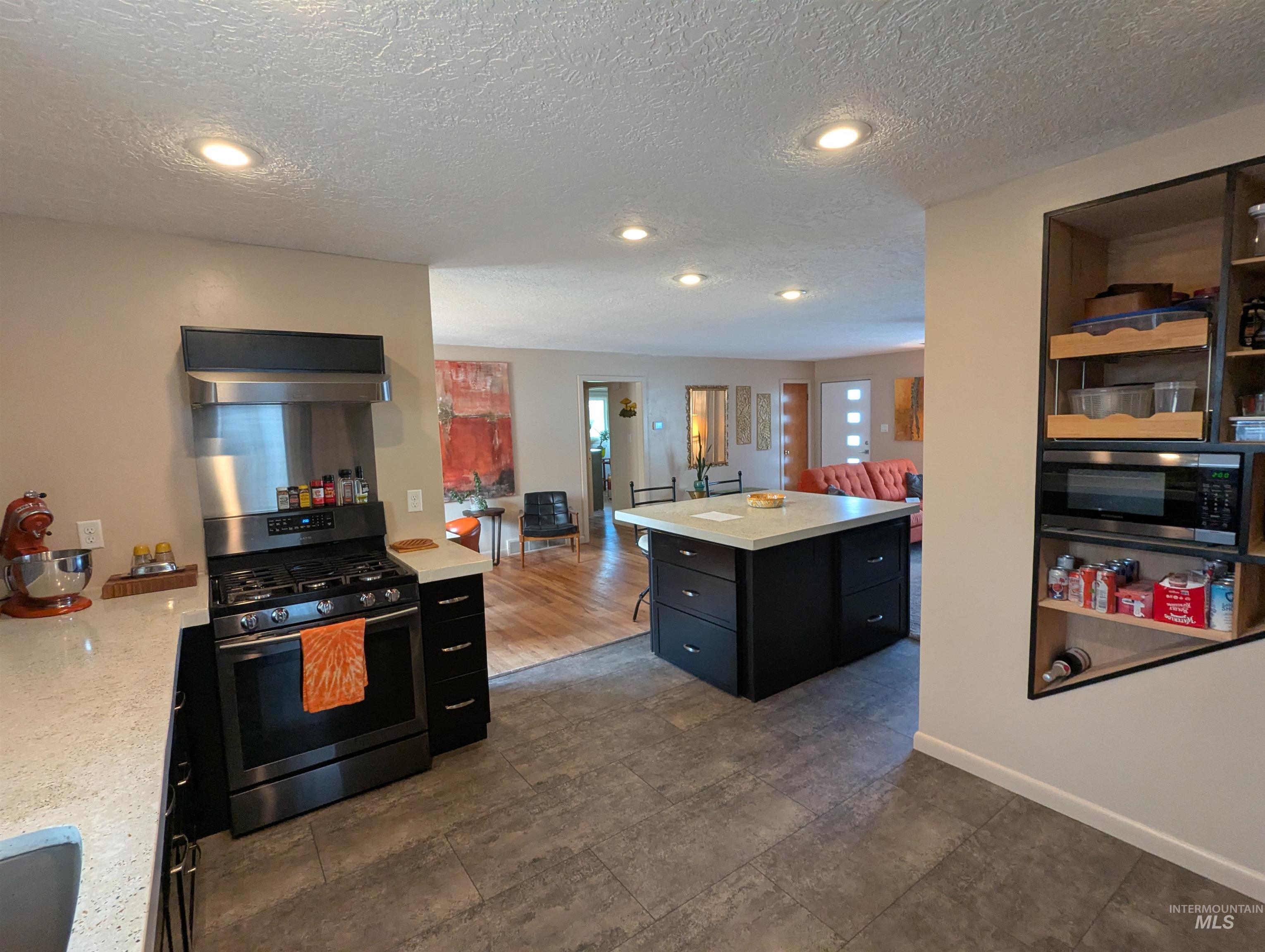 762 Filer Ave, Twin Falls, Idaho 83301, 2 Bedrooms, 2 Bathrooms, Residential For Sale, Price $371,849, 98989644