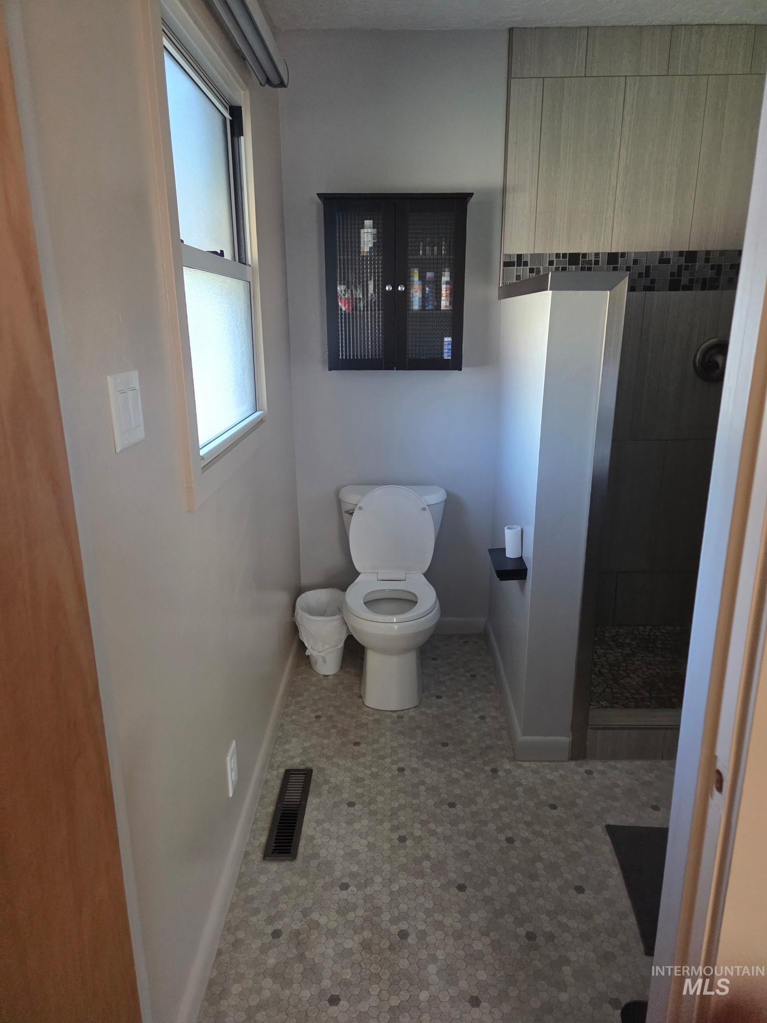 762 Filer Ave, Twin Falls, Idaho 83301, 2 Bedrooms, 2 Bathrooms, Residential For Sale, Price $371,849, 98989644