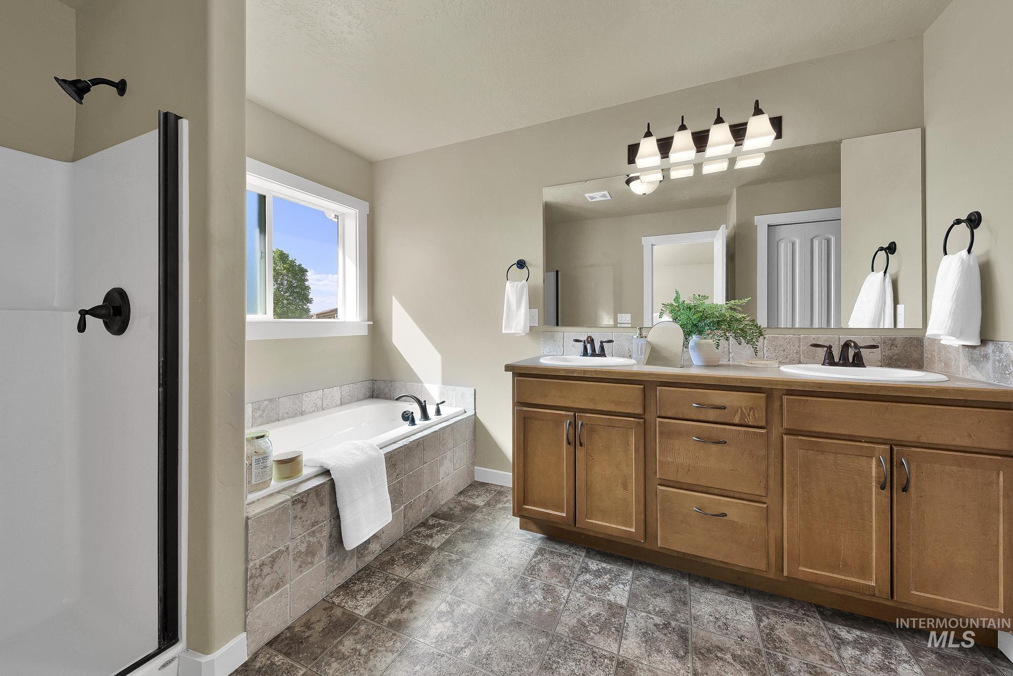1101 Saddle Horn Ln, Parma, Idaho 83660-5004, 5 Bedrooms, 3 Bathrooms, Residential For Sale, Price $549,900, 98989645