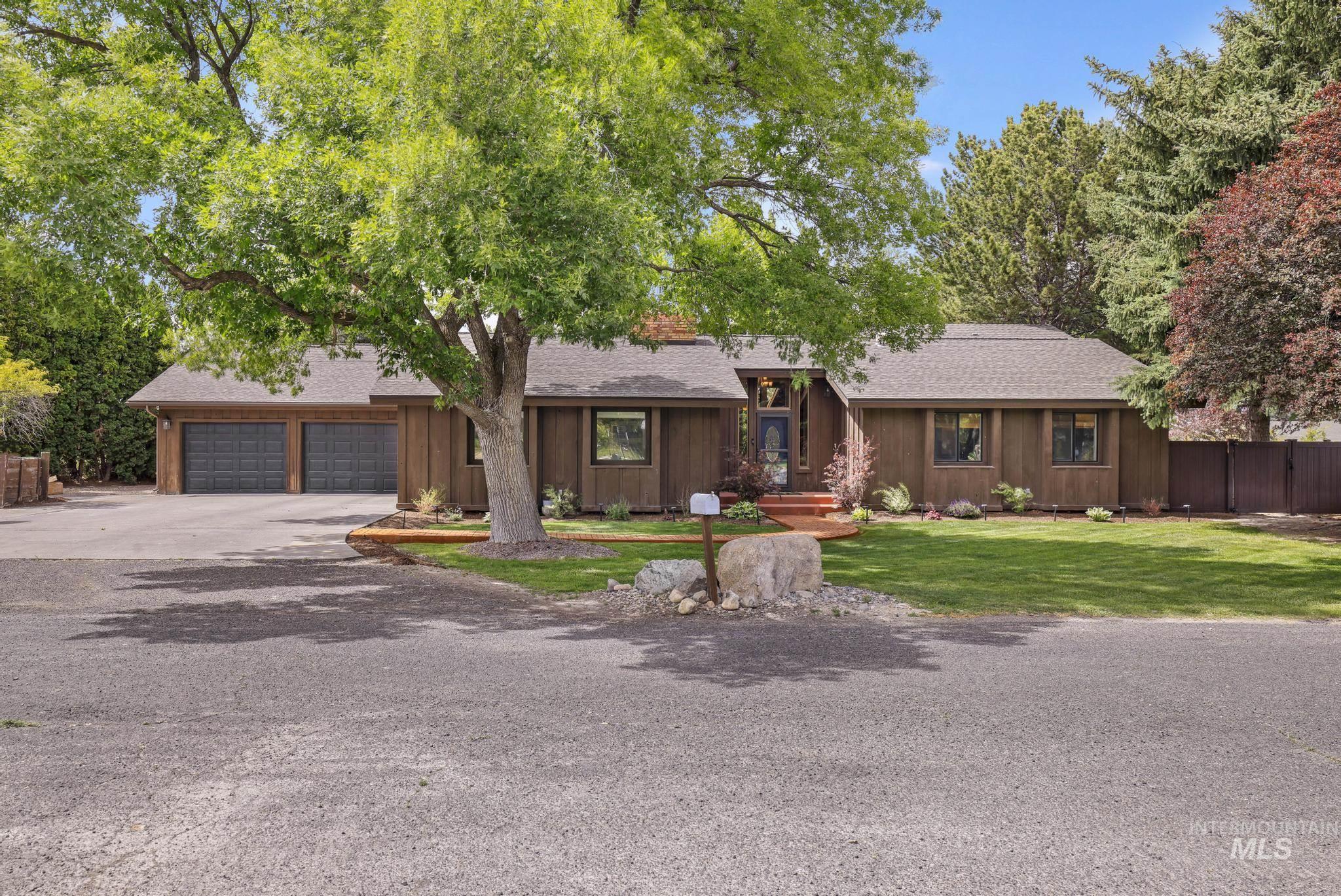 2831 9th Ave E., Twin Falls, Idaho 83301, 5 Bedrooms, 3 Bathrooms, Residential For Sale, Price $639,900, 98989653