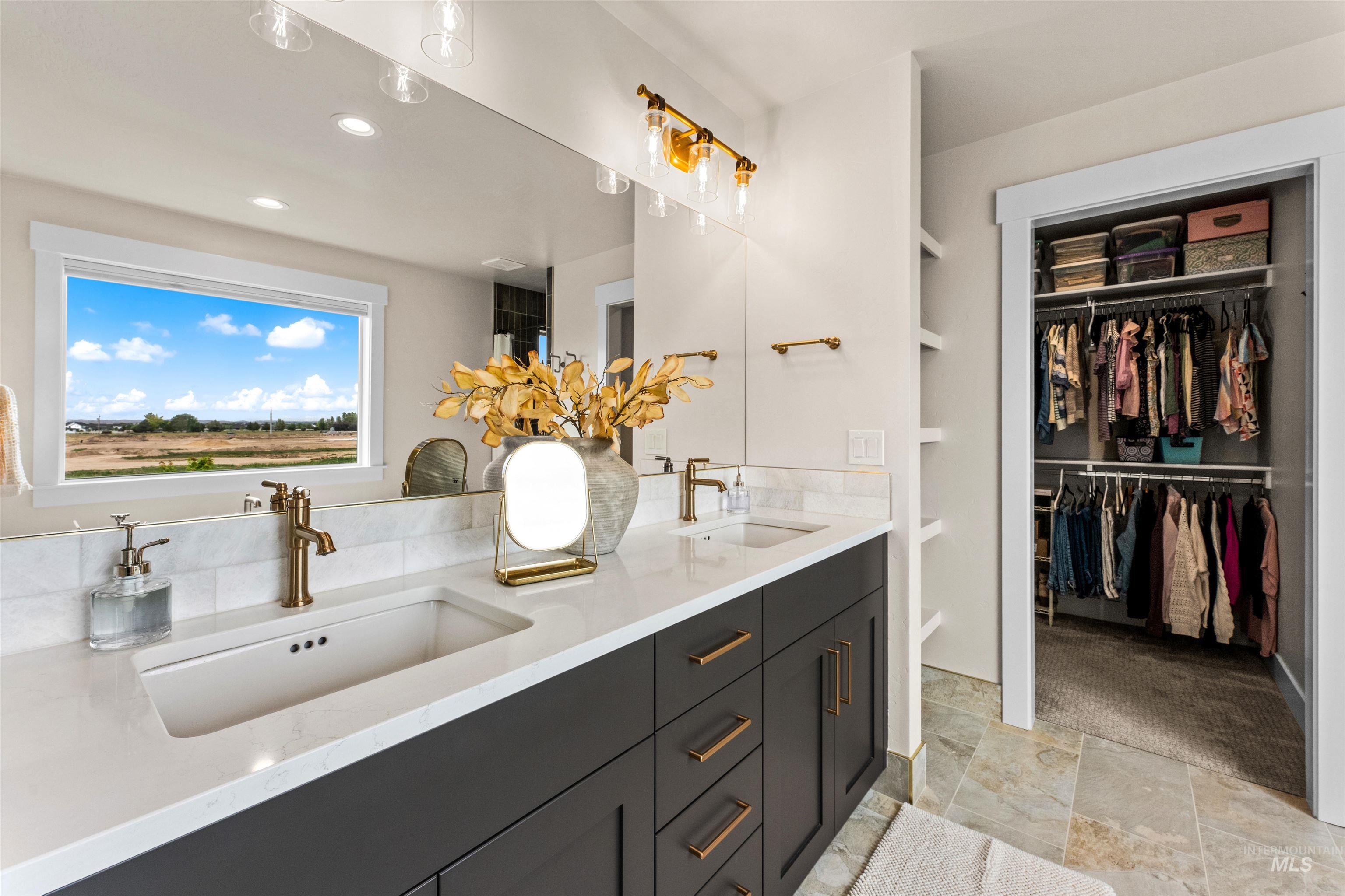 4210 W Thornapple Dr., Meridian, Idaho 83646, 5 Bedrooms, 3.5 Bathrooms, Residential For Sale, Price $1,099,000,MLS 98989655