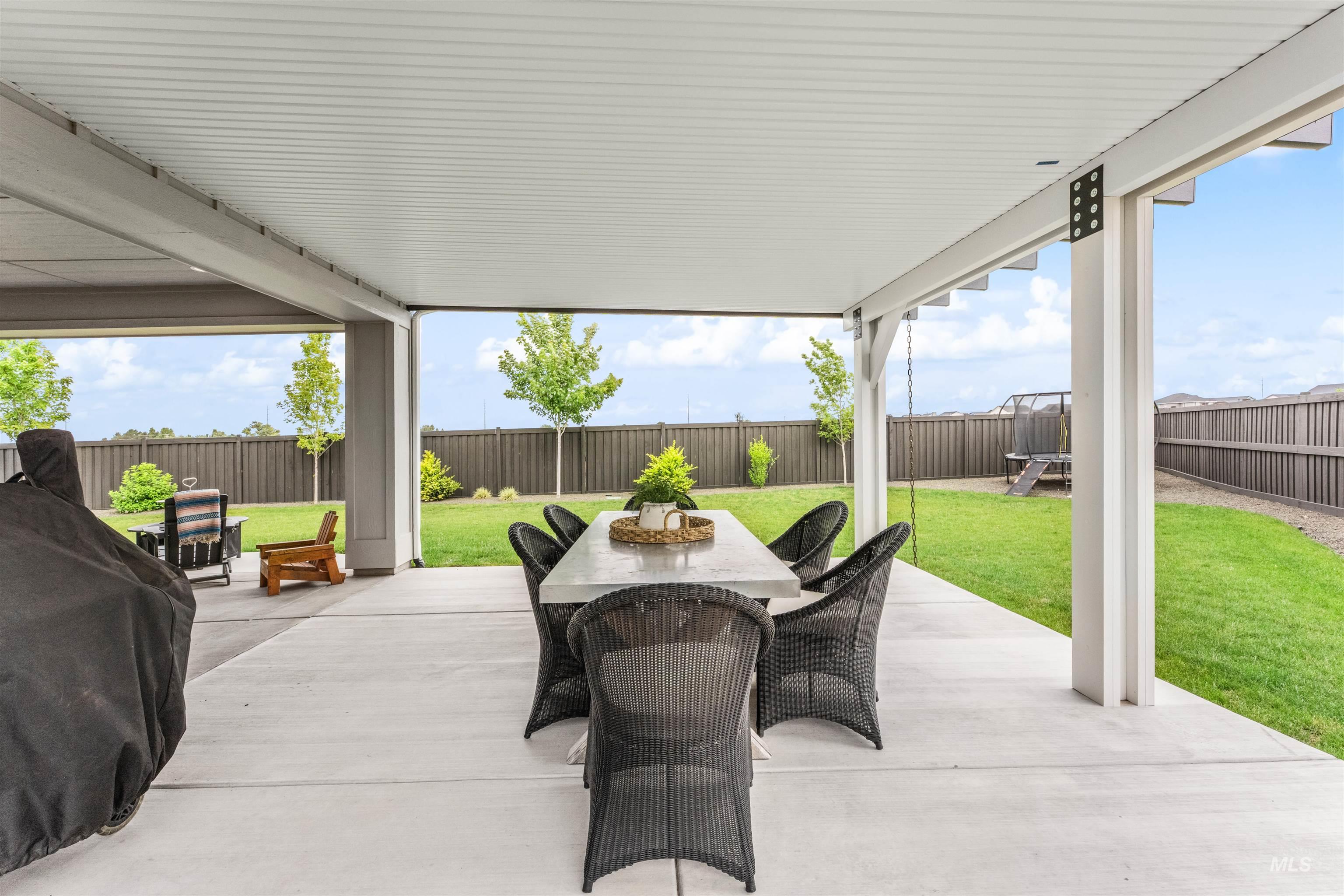 4210 W Thornapple Dr., Meridian, Idaho 83646, 5 Bedrooms, 3.5 Bathrooms, Residential For Sale, Price $1,099,000,MLS 98989655