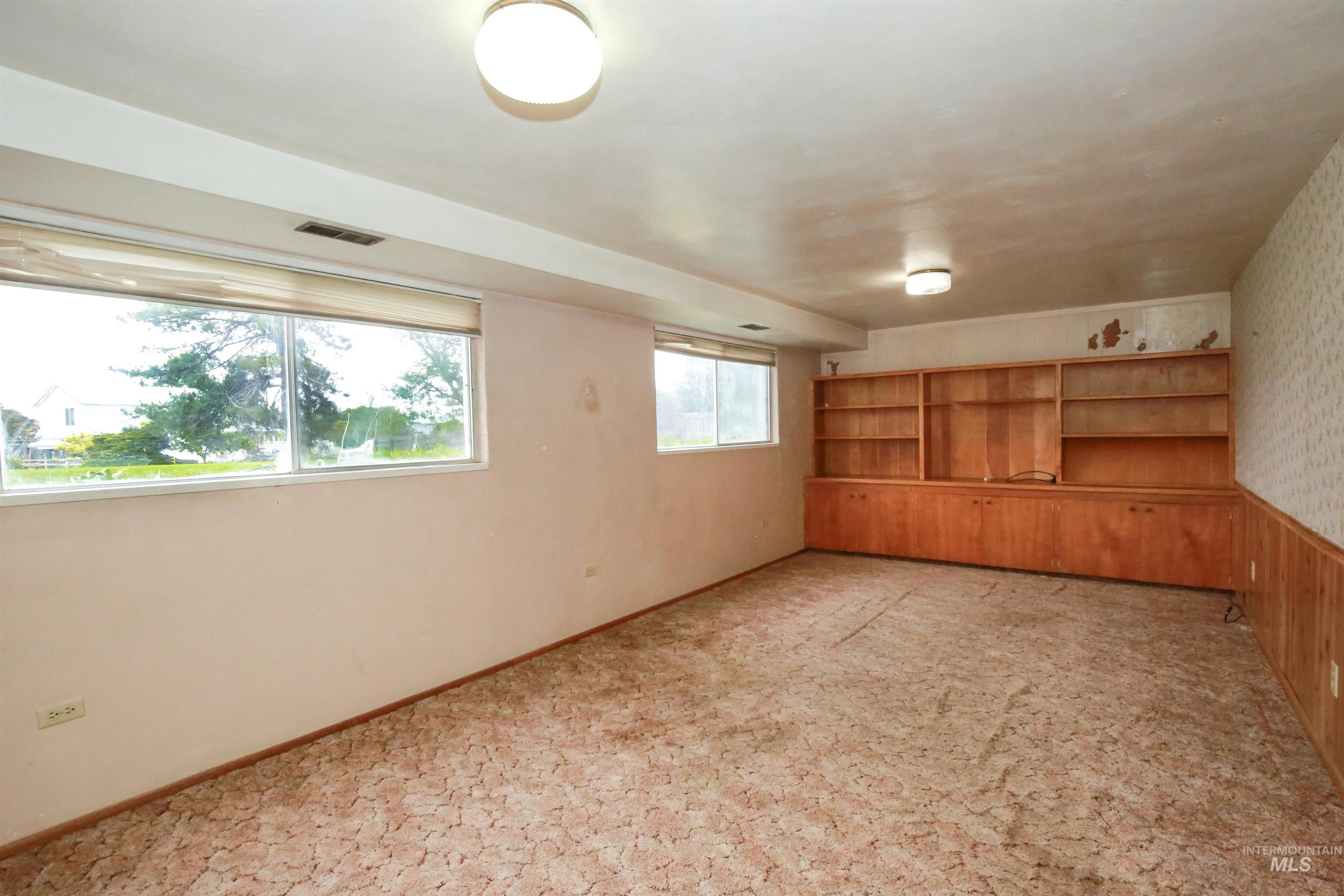 2411 Sunset Drive, Ontario, Oregon 97914, 4 Bedrooms, 2.5 Bathrooms, Residential For Sale, Price $450,000, 98989657