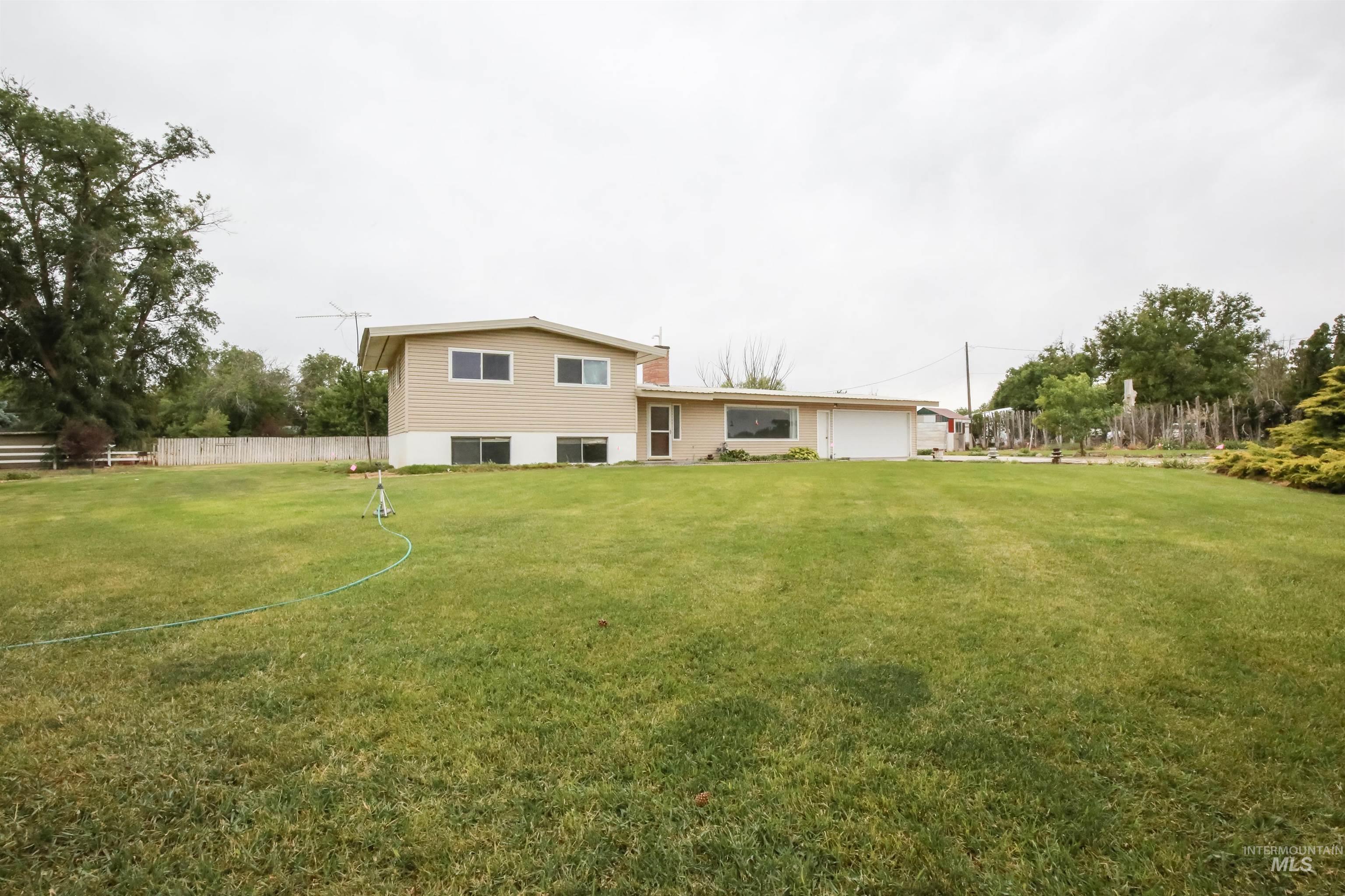 2411 Sunset Drive, Ontario, Oregon 97914, 4 Bedrooms, 2.5 Bathrooms, Residential For Sale, Price $424,900,MLS 98989657