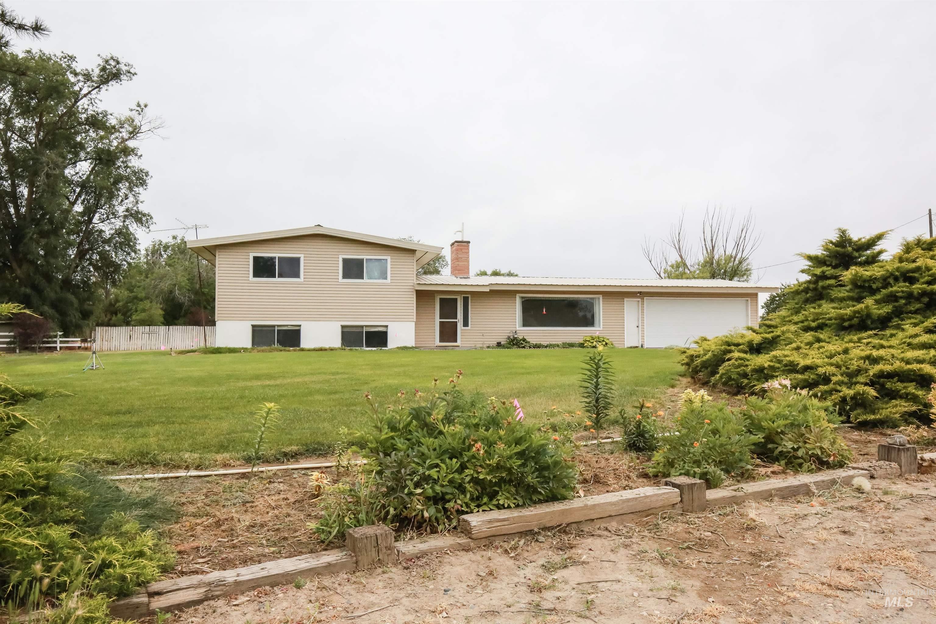 2411 Sunset Drive, Ontario, Oregon 97914, 4 Bedrooms, 2.5 Bathrooms, Residential For Sale, Price $424,900,MLS 98989657