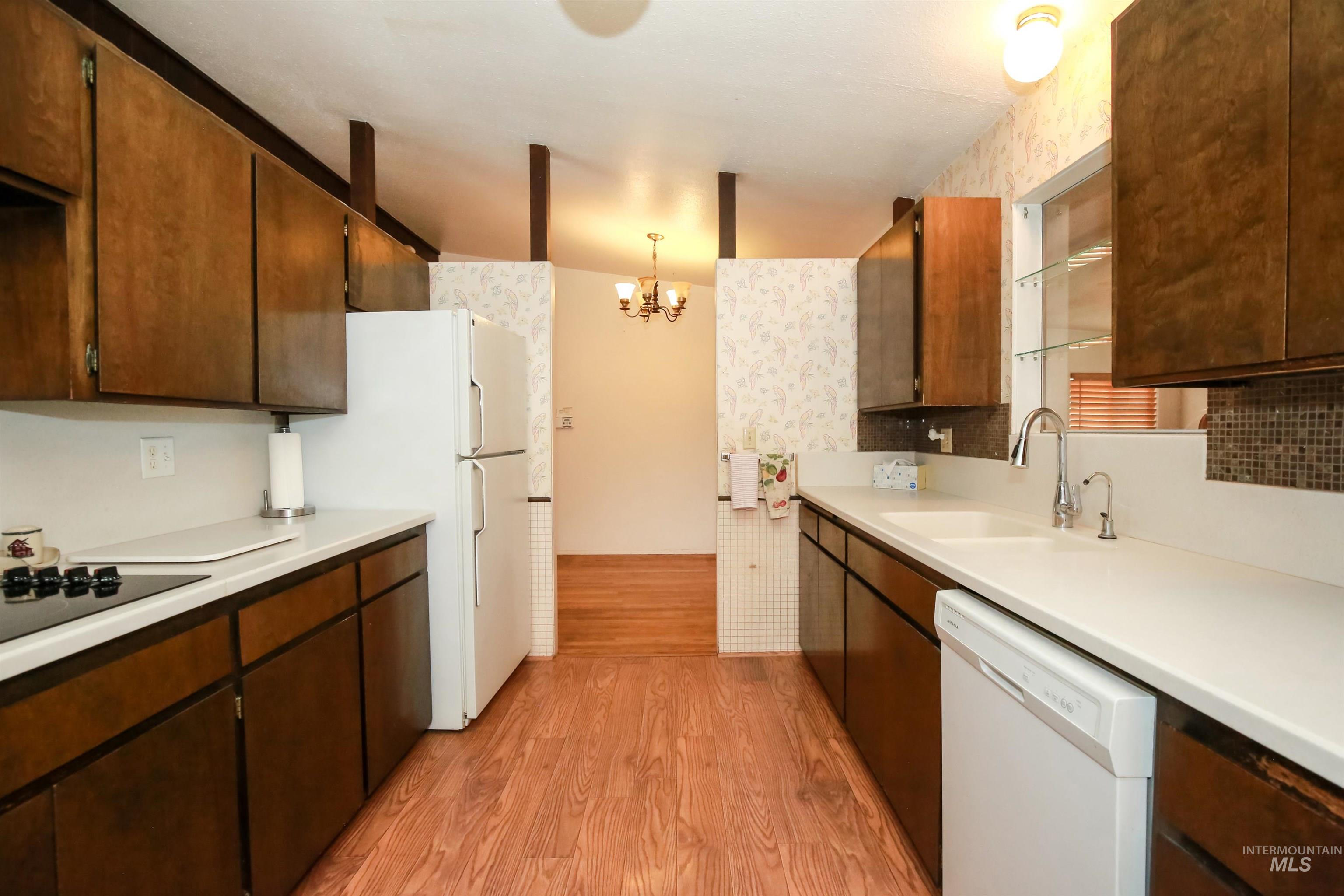 2411 Sunset Drive, Ontario, Oregon 97914, 4 Bedrooms, 2.5 Bathrooms, Residential For Sale, Price $450,000, 98989657