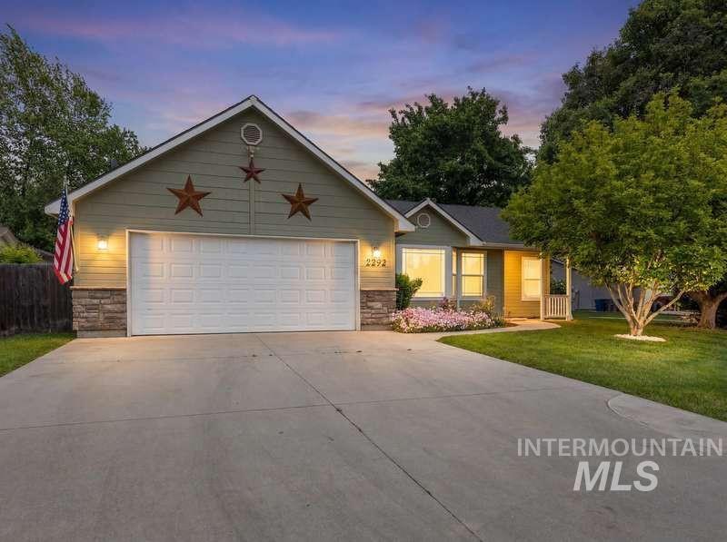 2292 N Siesta Way, Boise, Idaho 83704, 3 Bedrooms, 2 Bathrooms, Residential For Sale, Price $435,000, 98989658