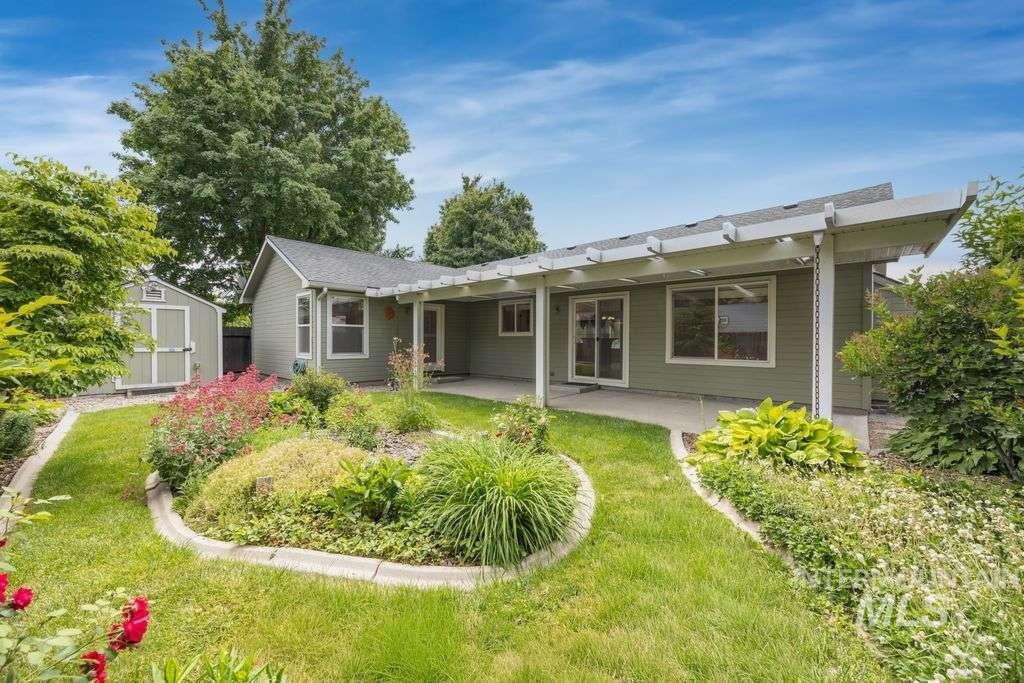 2292 N Siesta Way, Boise, Idaho 83704, 3 Bedrooms, 2 Bathrooms, Residential For Sale, Price $435,000, 98989658