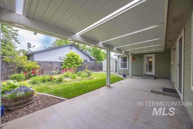 2292 N Siesta Way, Boise, Idaho 83704, 3 Bedrooms, 2 Bathrooms, Residential For Sale, Price $435,000, 98989658