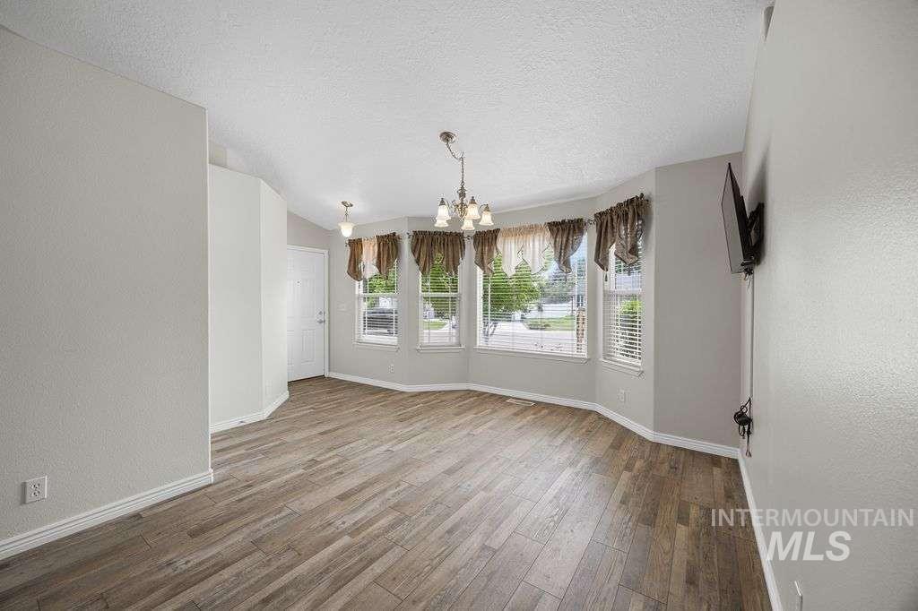 2292 N Siesta Way, Boise, Idaho 83704, 3 Bedrooms, 2 Bathrooms, Residential For Sale, Price $435,000, 98989658