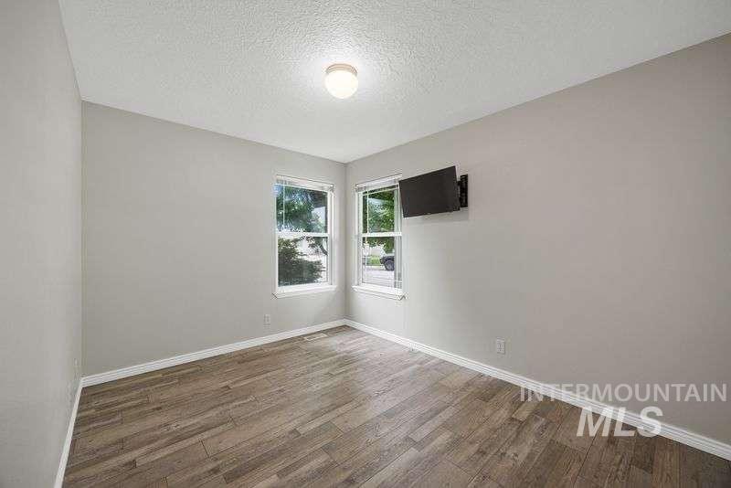 2292 N Siesta Way, Boise, Idaho 83704, 3 Bedrooms, 2 Bathrooms, Residential For Sale, Price $435,000, 98989658