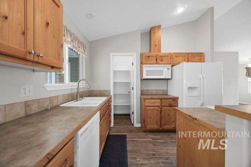 2292 N Siesta Way, Boise, Idaho 83704, 3 Bedrooms, 2 Bathrooms, Residential For Sale, Price $435,000, 98989658
