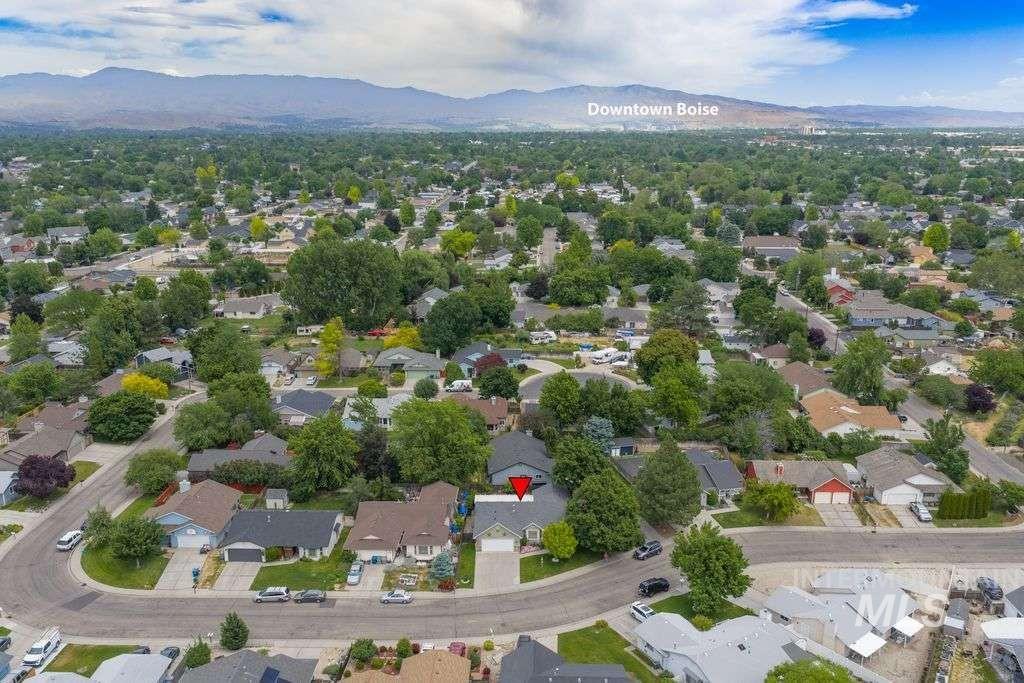 2292 N Siesta Way, Boise, Idaho 83704, 3 Bedrooms, 2 Bathrooms, Residential For Sale, Price $435,000, 98989658