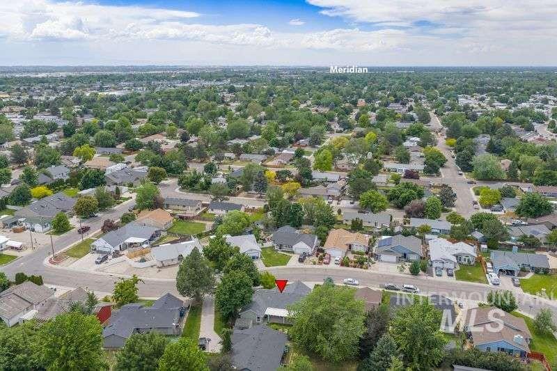 2292 N Siesta Way, Boise, Idaho 83704, 3 Bedrooms, 2 Bathrooms, Residential For Sale, Price $435,000, 98989658