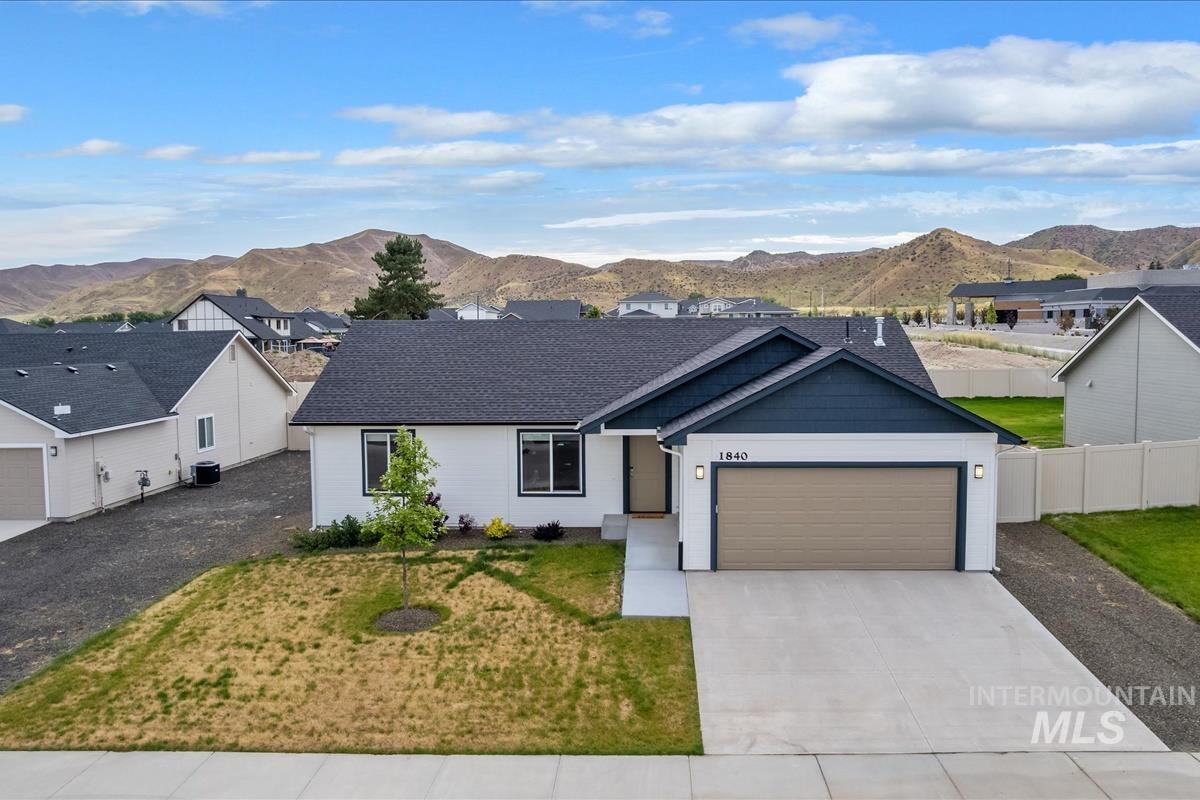 1840 Regency Way, Emmett, Idaho 83617, 3 Bedrooms, 2 Bathrooms, Residential For Sale, Price $399,000, 98989659