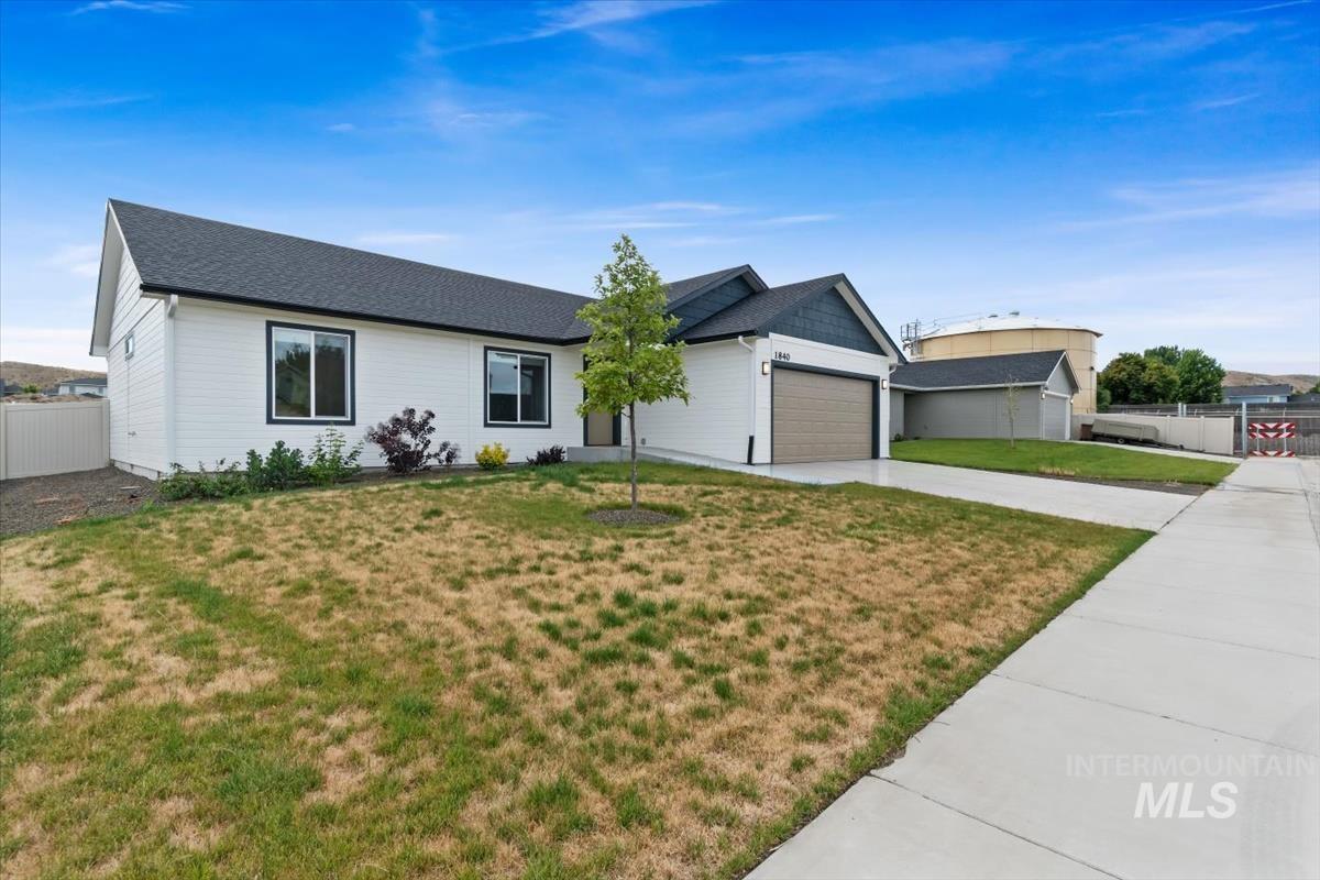 1840 Regency Way, Emmett, Idaho 83617, 3 Bedrooms, 2 Bathrooms, Residential For Sale, Price $399,000, 98989659