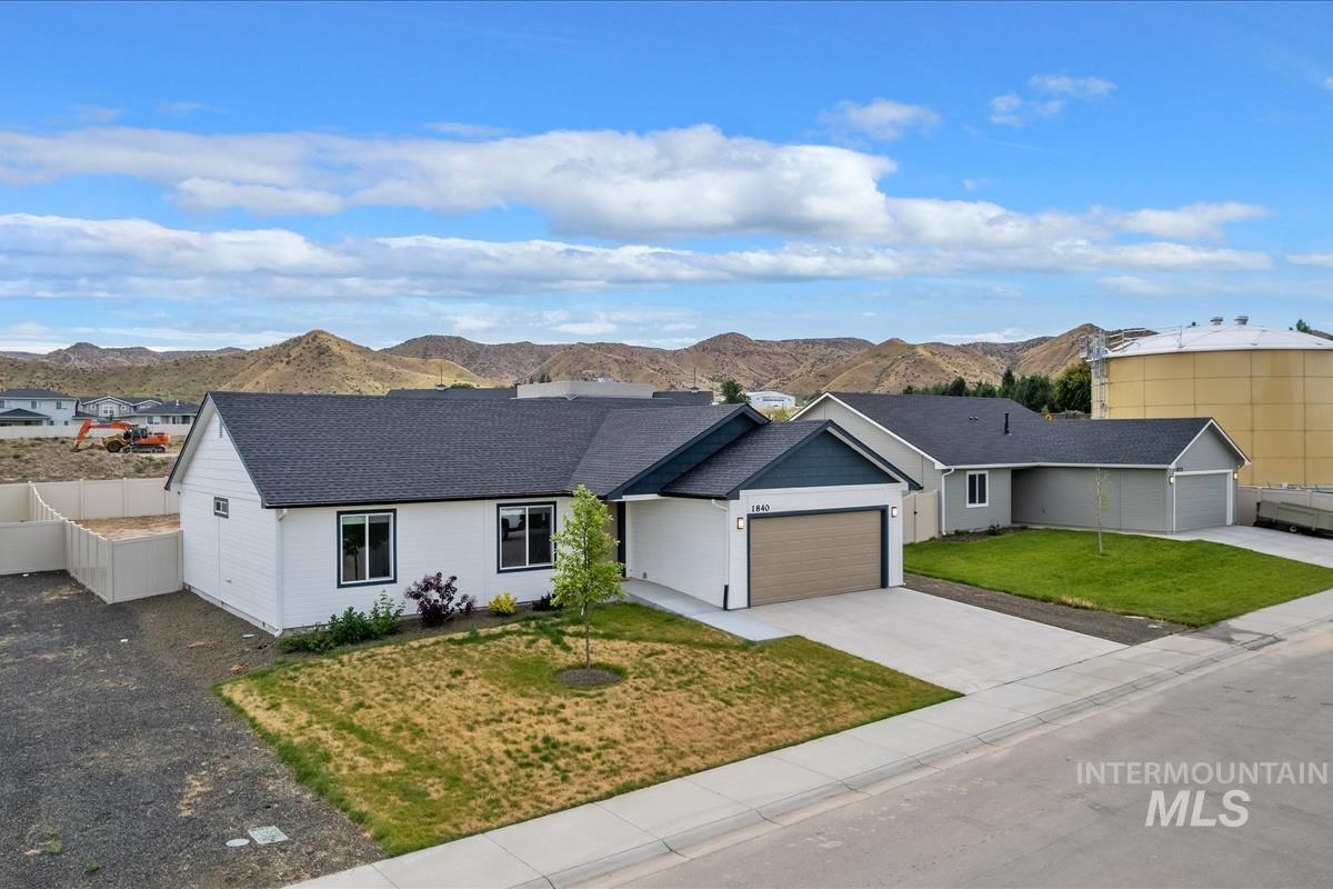 1840 Regency Way, Emmett, Idaho 83617, 3 Bedrooms, 2 Bathrooms, Residential For Sale, Price $399,000, 98989659