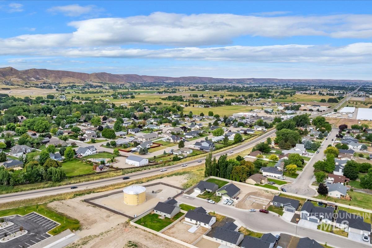 1840 Regency Way, Emmett, Idaho 83617, 3 Bedrooms, 2 Bathrooms, Residential For Sale, Price $399,000, 98989659