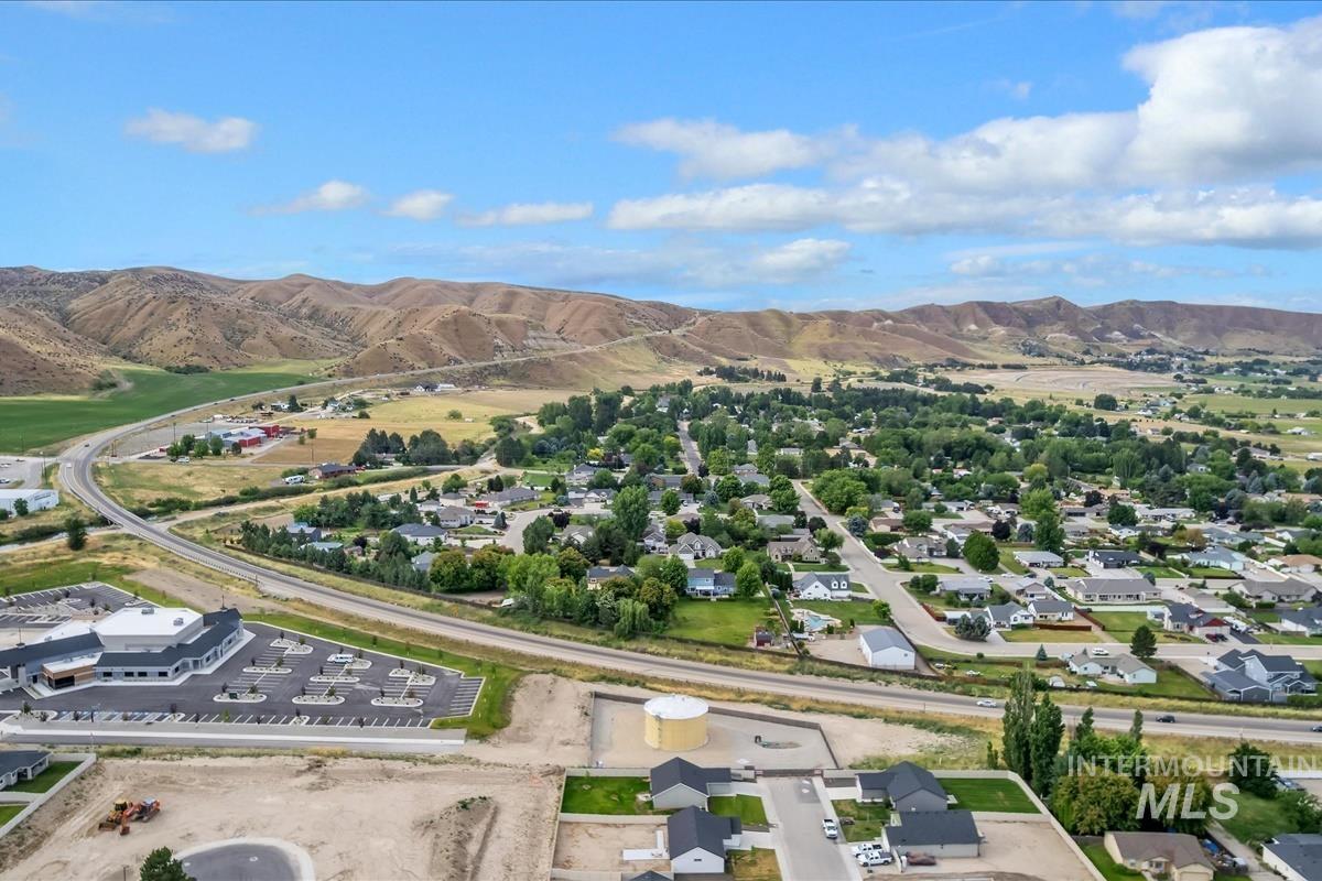 1840 Regency Way, Emmett, Idaho 83617, 3 Bedrooms, 2 Bathrooms, Residential For Sale, Price $399,000, 98989659