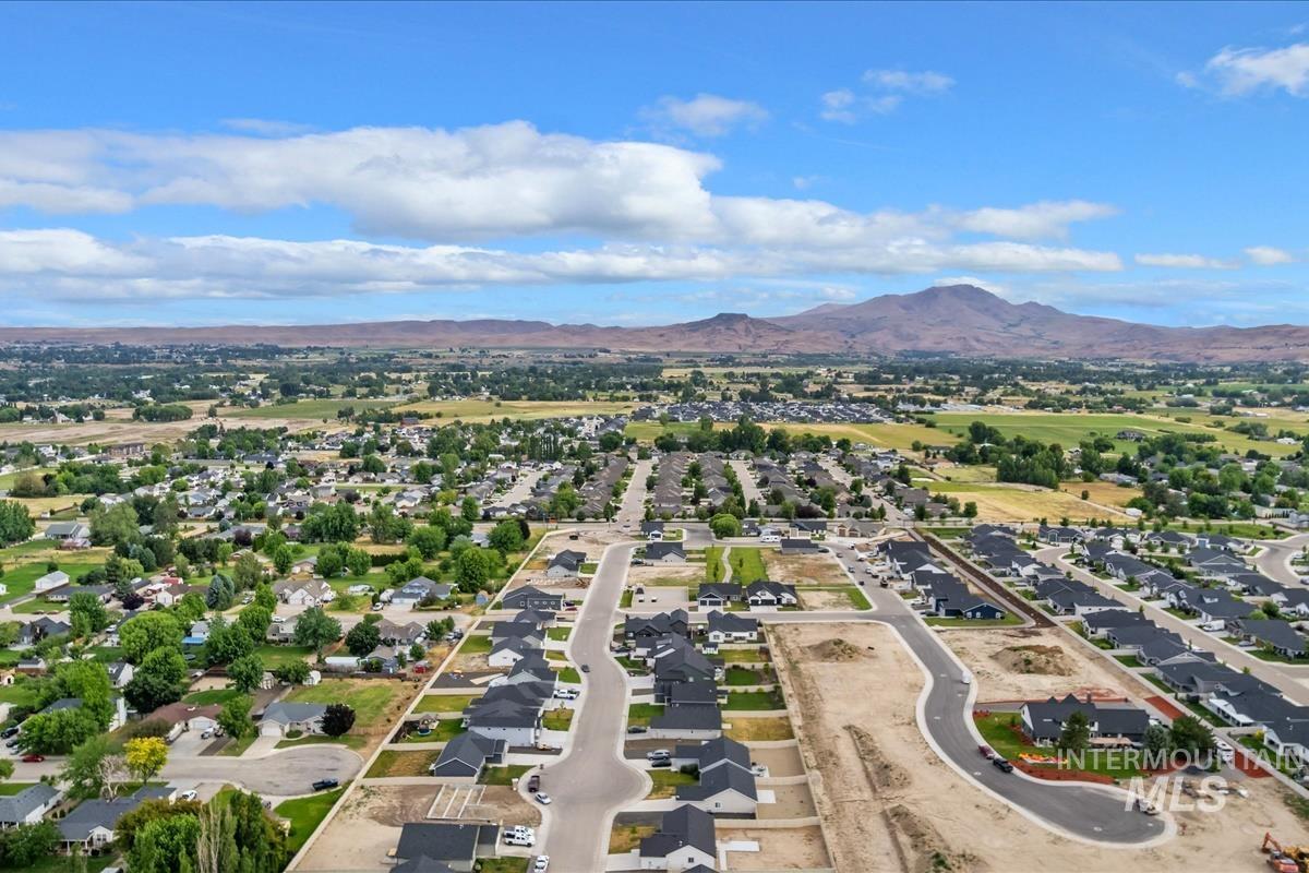 1840 Regency Way, Emmett, Idaho 83617, 3 Bedrooms, 2 Bathrooms, Residential For Sale, Price $399,000, 98989659