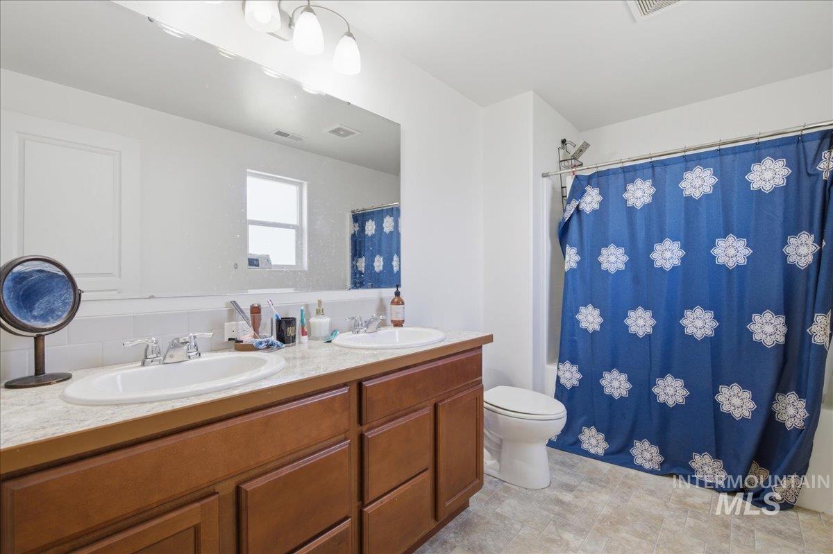 2205 E Elm Grove Dr., Nampa, Idaho 83686, 3 Bedrooms, 2 Bathrooms, Residential For Sale, Price $349,999,MLS 98989661