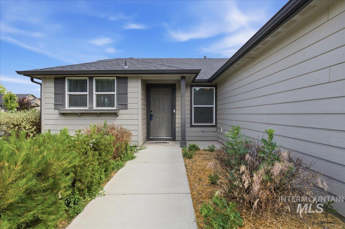 2205 E Elm Grove Dr., Nampa, Idaho 83686, 3 Bedrooms, 2 Bathrooms, Residential For Sale, Price $349,999,MLS 98989661