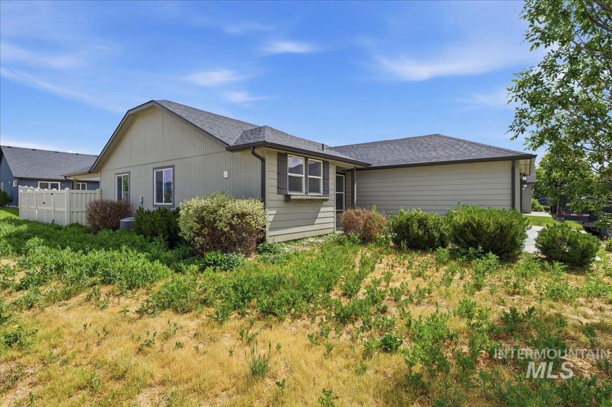 2205 E Elm Grove Dr., Nampa, Idaho 83686, 3 Bedrooms, 2 Bathrooms, Residential For Sale, Price $349,999,MLS 98989661