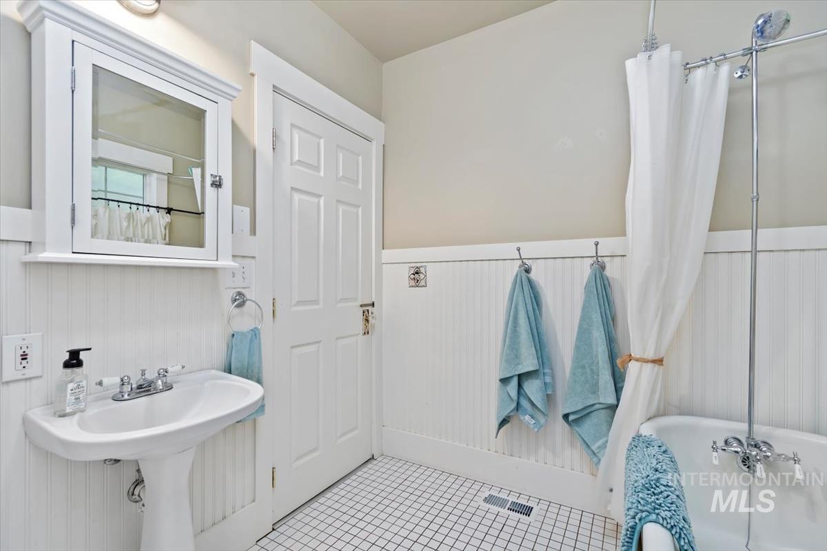 1825 W Beacon Light Rd, Eagle, Idaho 83616, 4 Bedrooms, 3 Bathrooms, Residential For Sale, Price $1,675,000,MLS 98989664