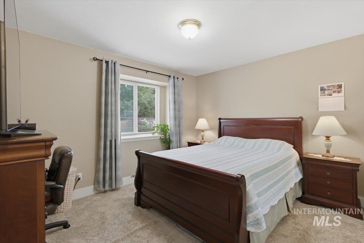 2716 E Castleberg Loop, Nampa, Idaho 83686, 3 Bedrooms, 2 Bathrooms, Residential For Sale, Price $369,900, 98989667