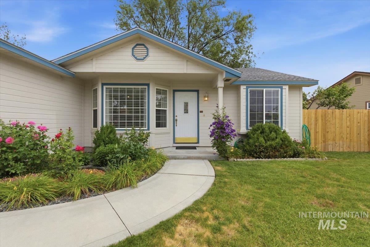 2716 E Castleberg Loop, Nampa, Idaho 83686, 3 Bedrooms, 2 Bathrooms, Residential For Sale, Price $369,900, 98989667